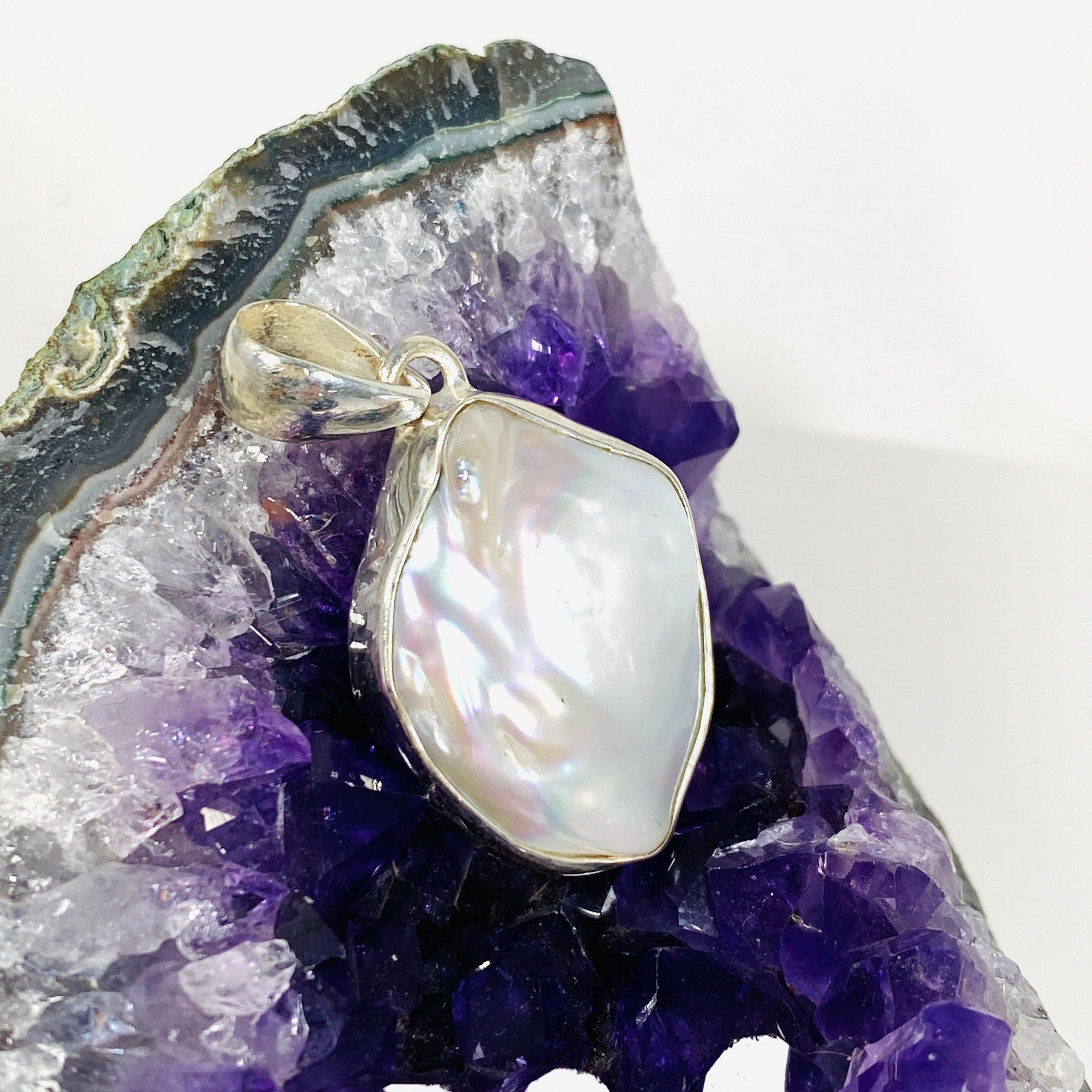 Freeform Pearl Pendant Necklace KPGJ3907 - Elegant Jewelry for Women, Perfect for Weddings, Parties & Special Occasions