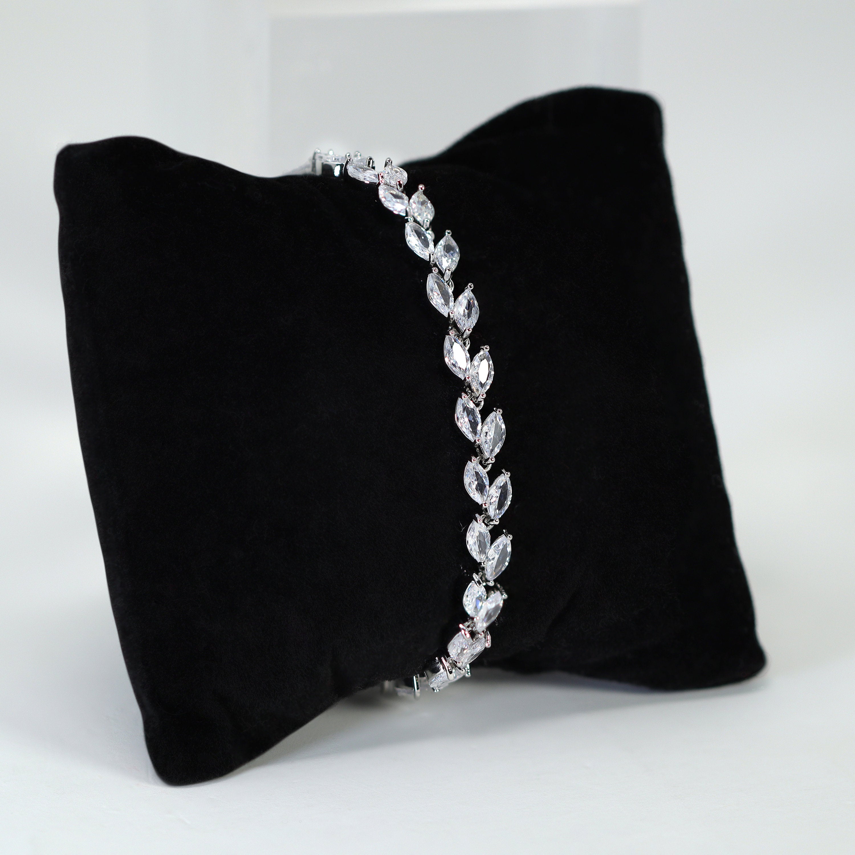 Swarovski Crystal Luxury Flower Leaves Drop Diamond Necklace Set - Elegant Bridal Jewelry for Weddings, Parties & Special Occasions | Statement Necklace for Women