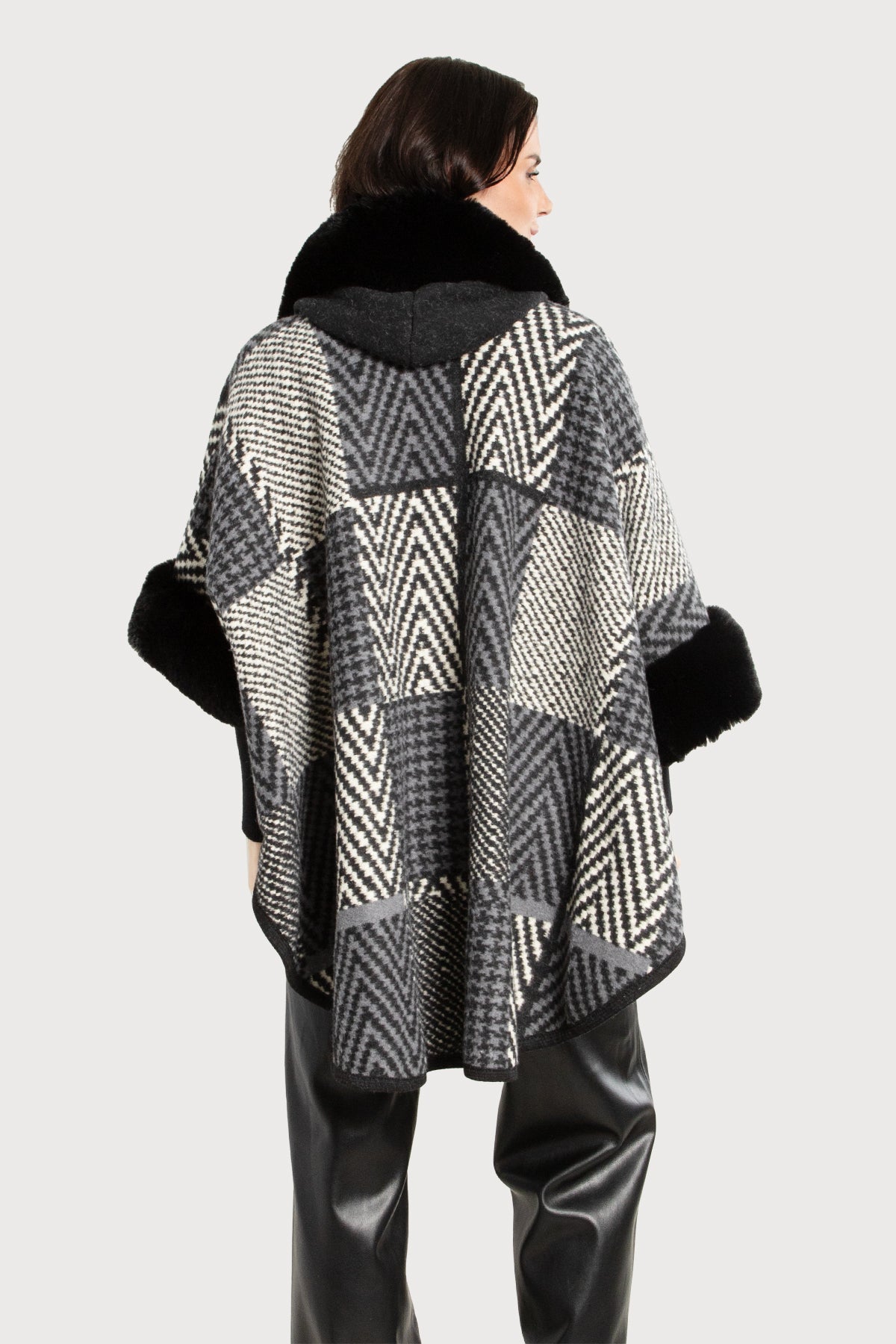 Stylish Kimono with Faux Fur Geometric Pattern - Perfect for Winter Fashion & Cozy Home Wear
