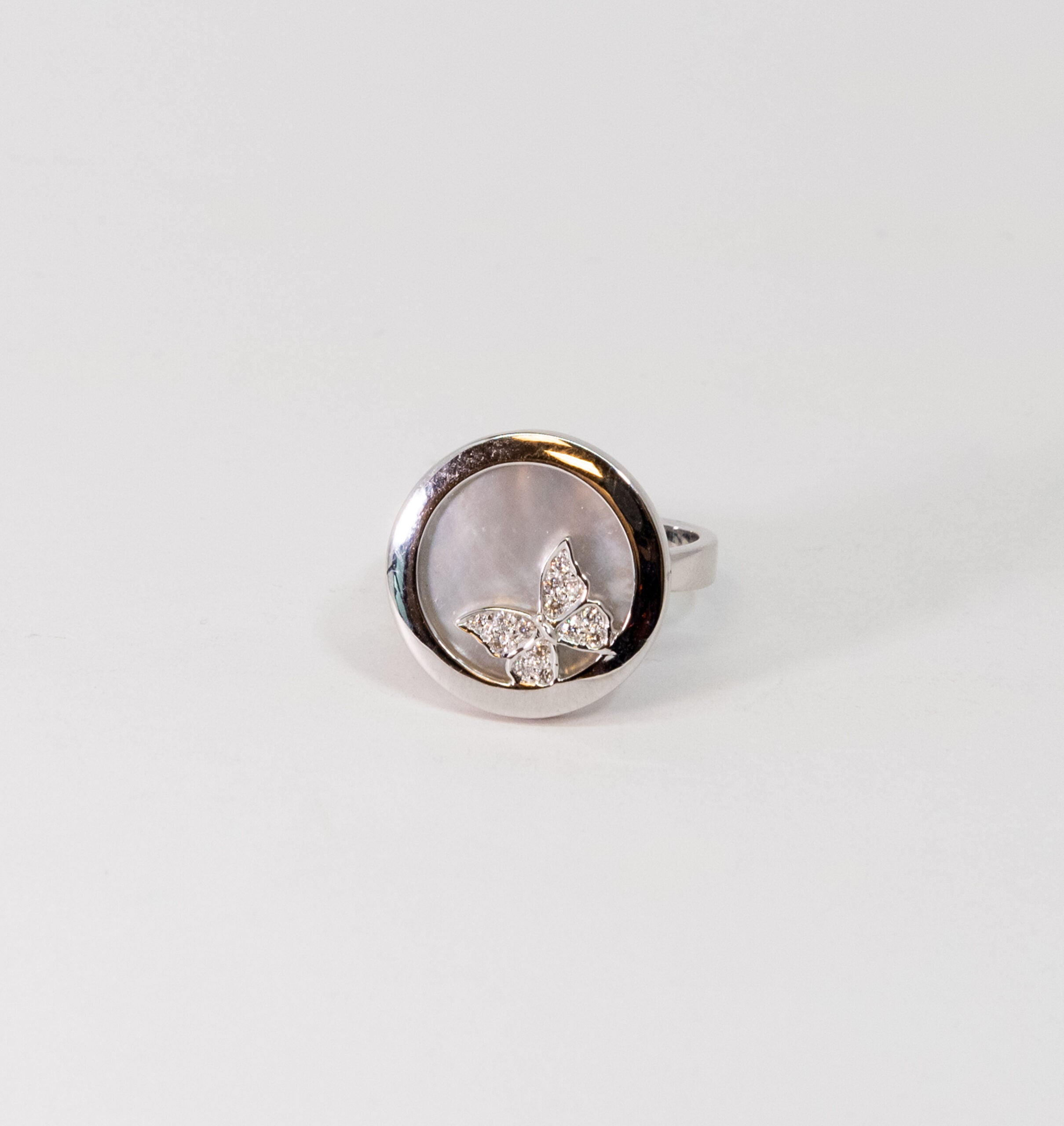 Carrera Y Carrera Baile de Mariposas 18K White Gold Mother of Pearl Ring - Elegant Butterfly Design Jewelry for Women, Perfect for Weddings, Anniversaries & Special Occasions