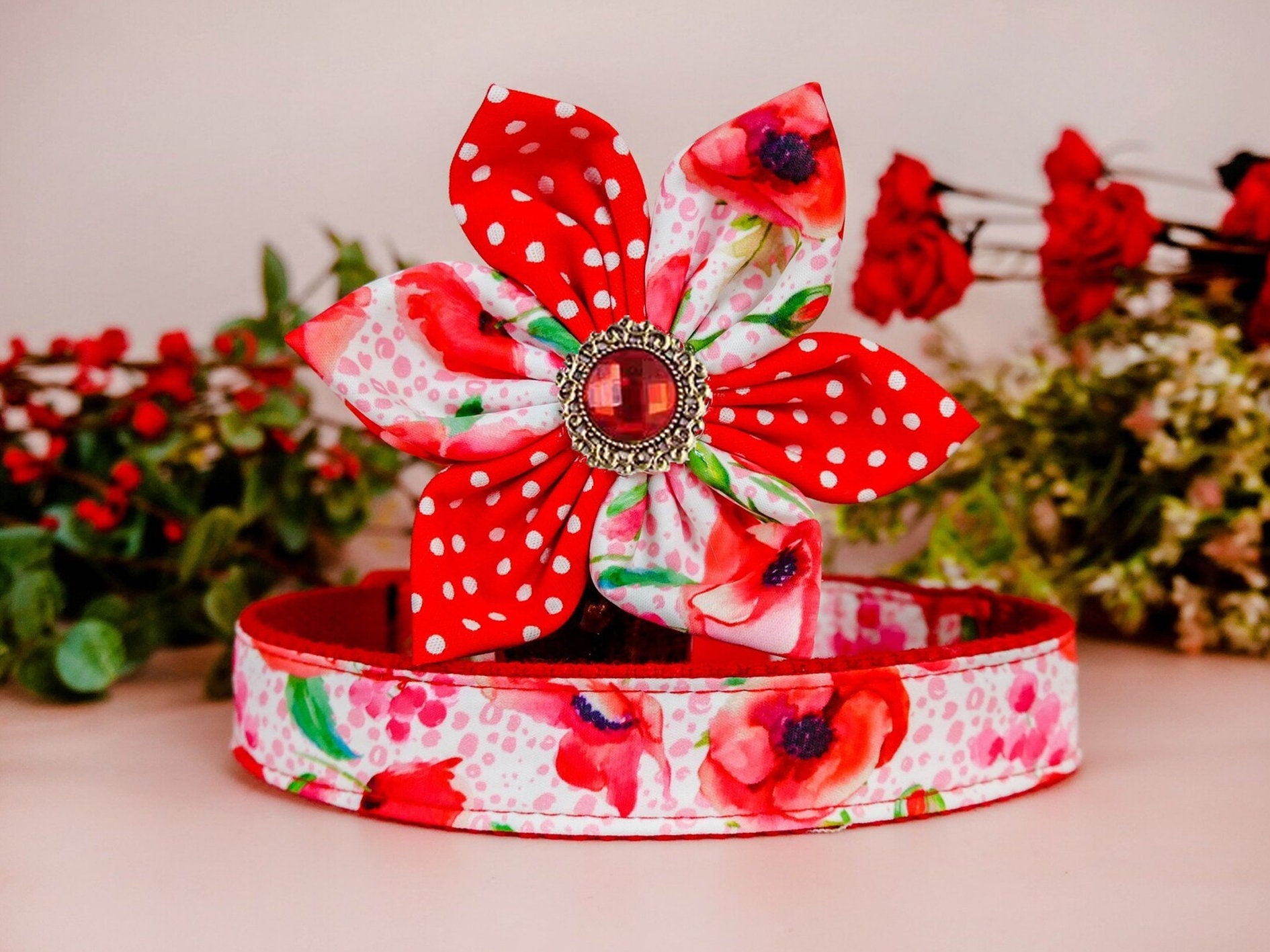 Poppy Flower Dog Collar - Adjustable & Stylish Pet Accessory for Small & Medium Dogs - Perfect for Walks, Training & Special Occasions