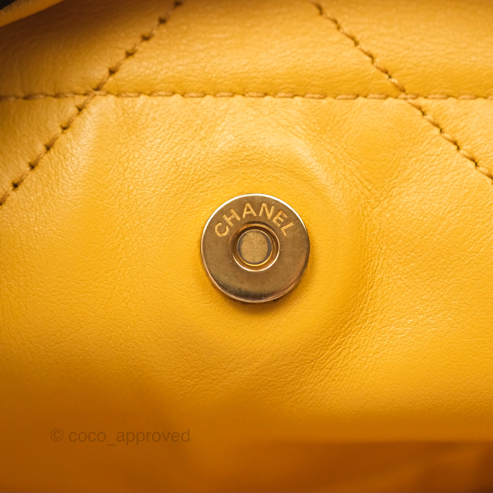 Chanel 22 Small Handbag in Mustard Yellow - Shiny Aged Calfskin Leather with Aged Gold Hardware | Luxury Crossbody Bag for Women, Perfect for Everyday Use & Special Occasions