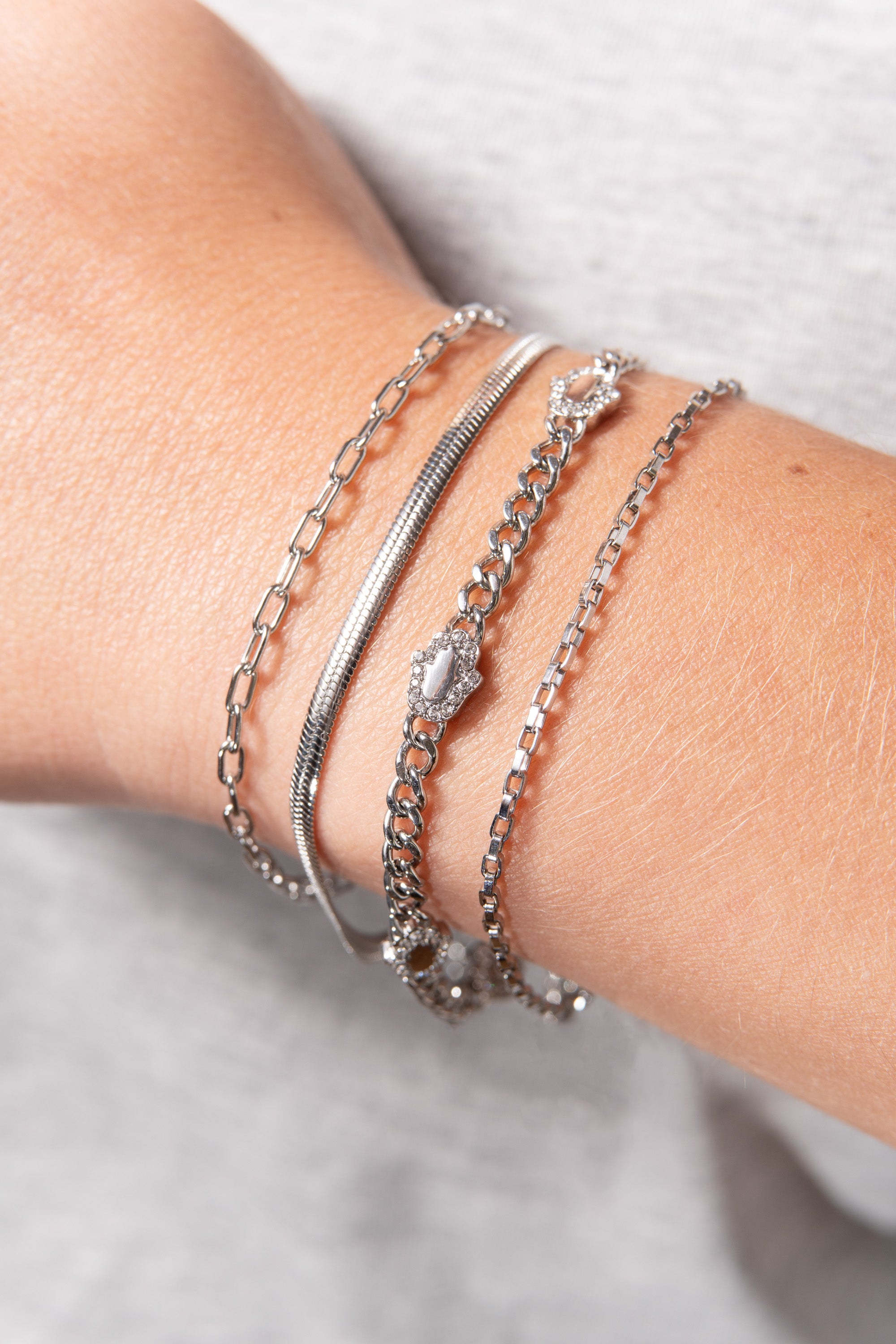 Hamsa Hand Curb Chain Bracelet for Women - Gold & Silver Stainless Steel Evil Eye Protection Jewelry - Perfect for Gifts, Boho Style & Everyday Wear
