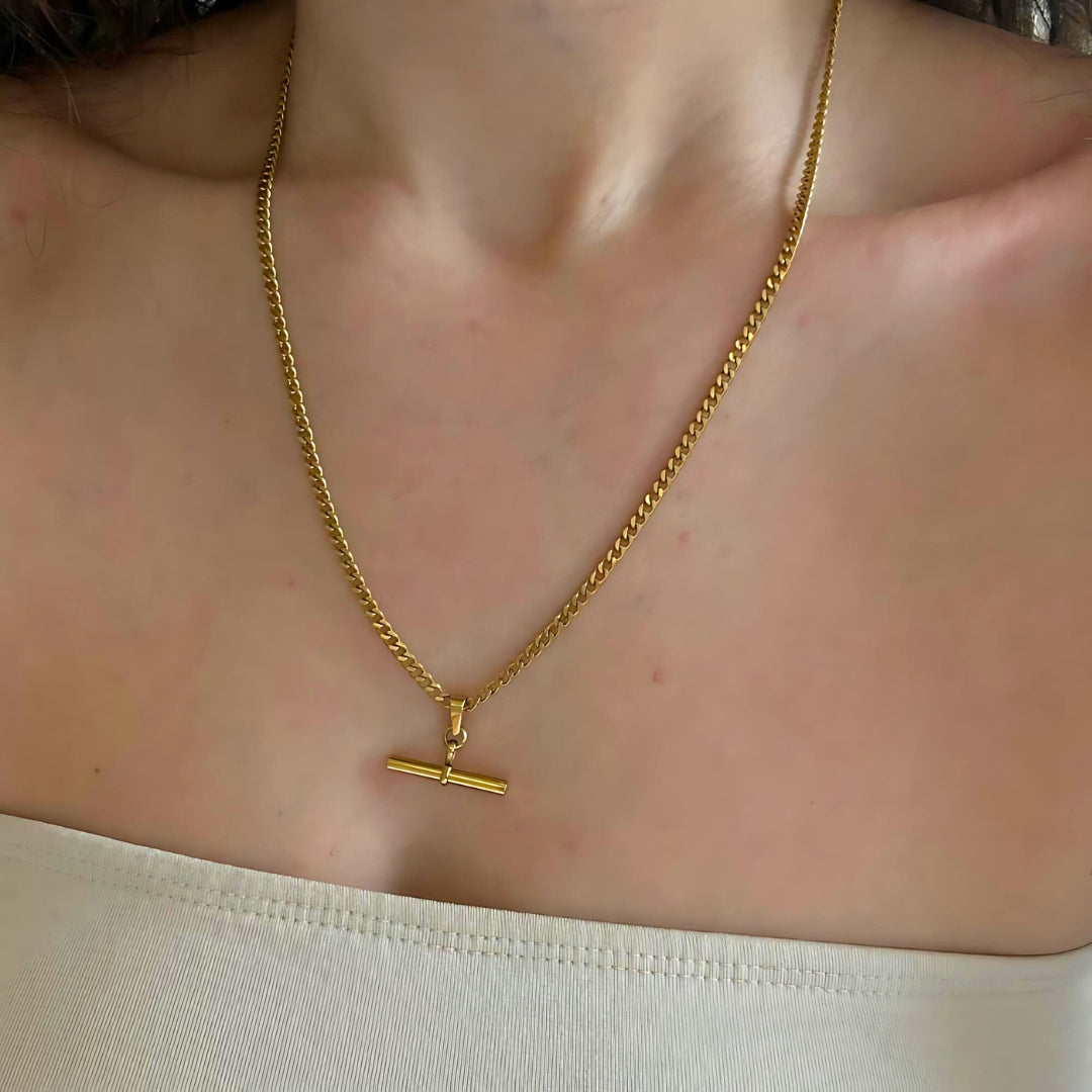 18K Gold Plated T Bar Pendant Figaro Chain Necklace for Men & Women - Elegant Watch Accessory | Perfect for Formal Events, Weddings & Gifts | JDN738