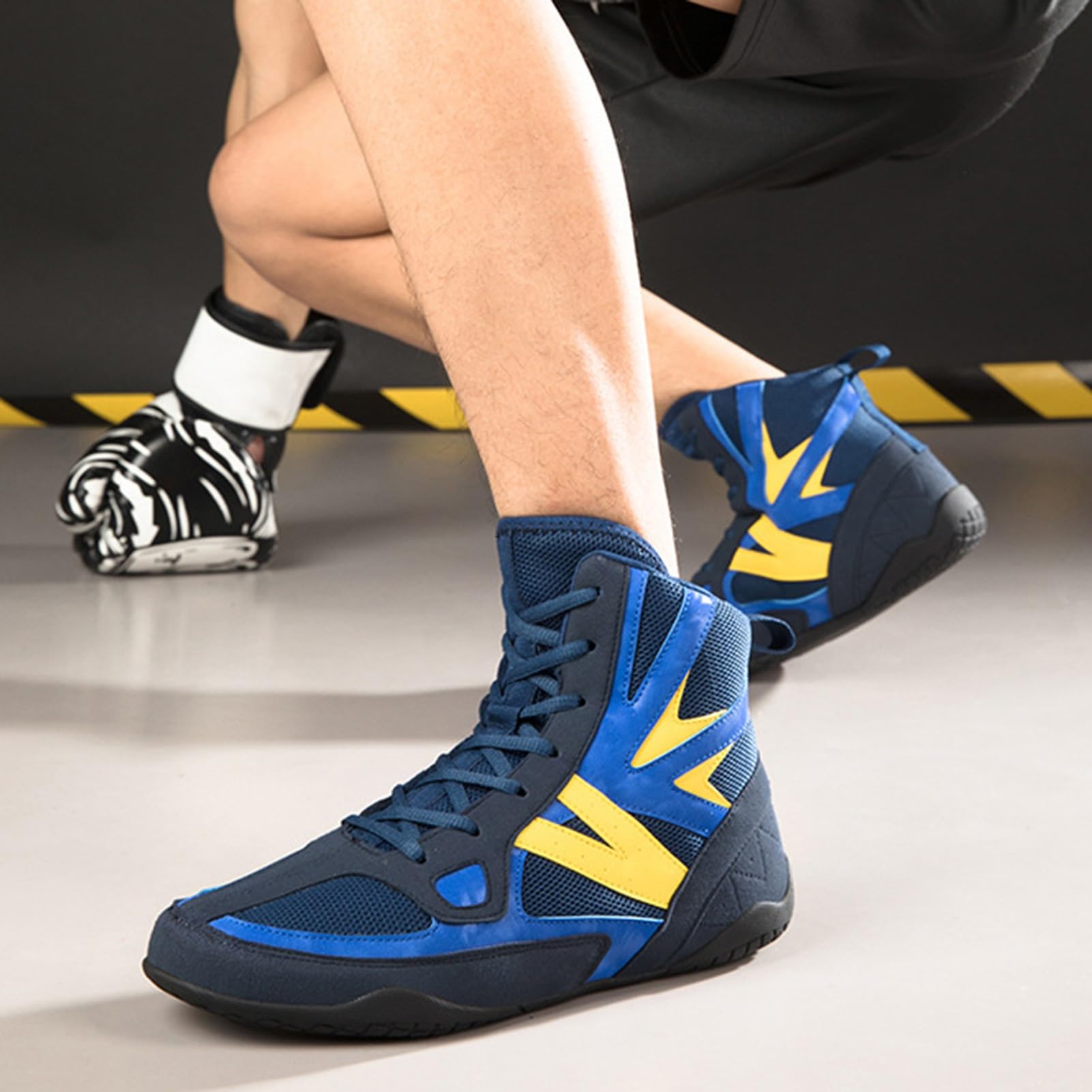 Professional High-Top Boxing Shoes for Men & Women - Lightweight Wrestling & Bodybuilding Shoes with Breathable Mesh & Leather, Non-Slip Rubber Sole - Ideal for Boxing Training, Gym Workouts & Martial Arts