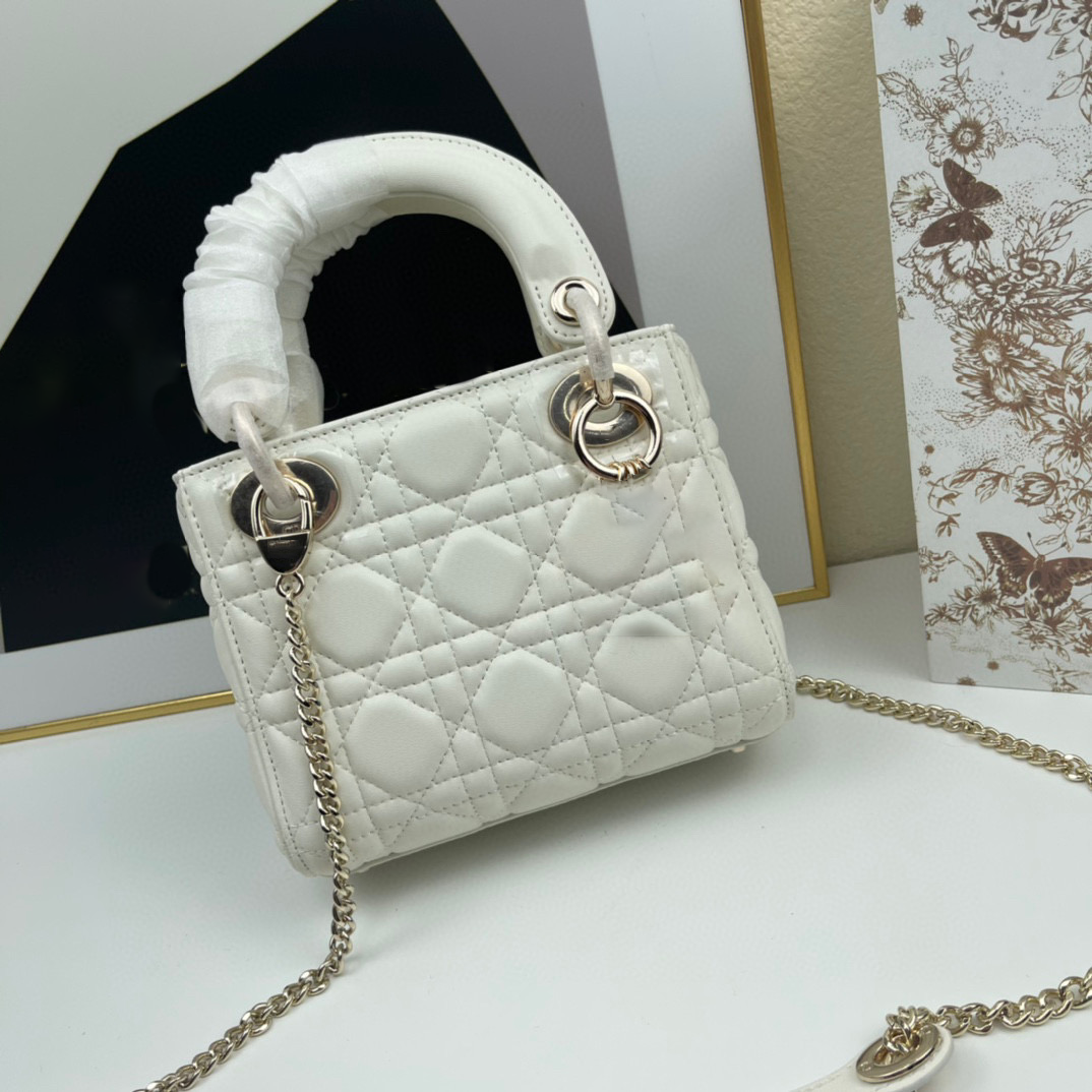 Stylish Designer Handbag for Women - Trendy & Durable Fashion Accessory for Work, Party & Everyday Use
