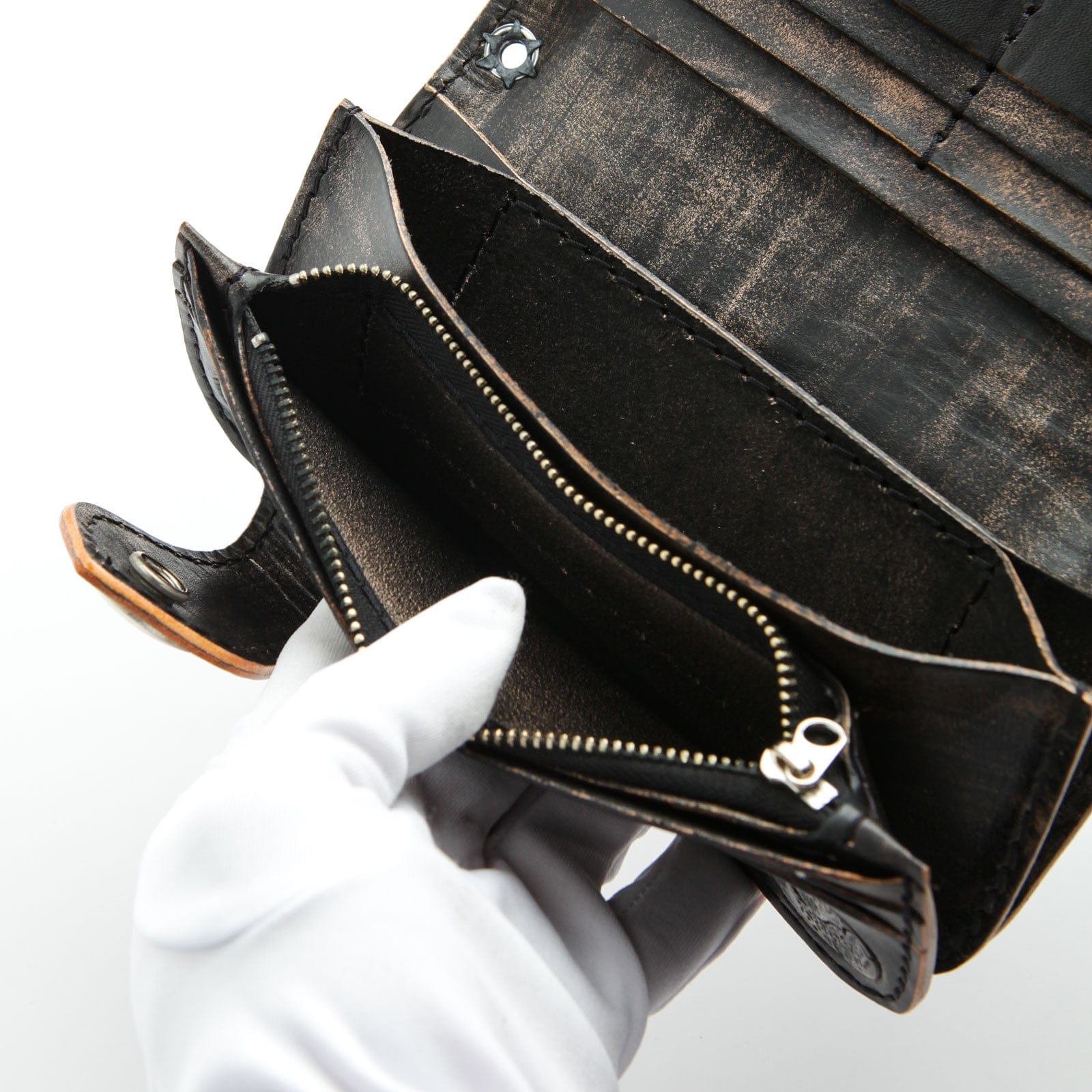 Genuine Leather Biker Wallet with Skull Design - Stylish & Durable Men's Wallet for Motorcycle Riders - Perfect for Everyday Use, Travel & Gift Giving