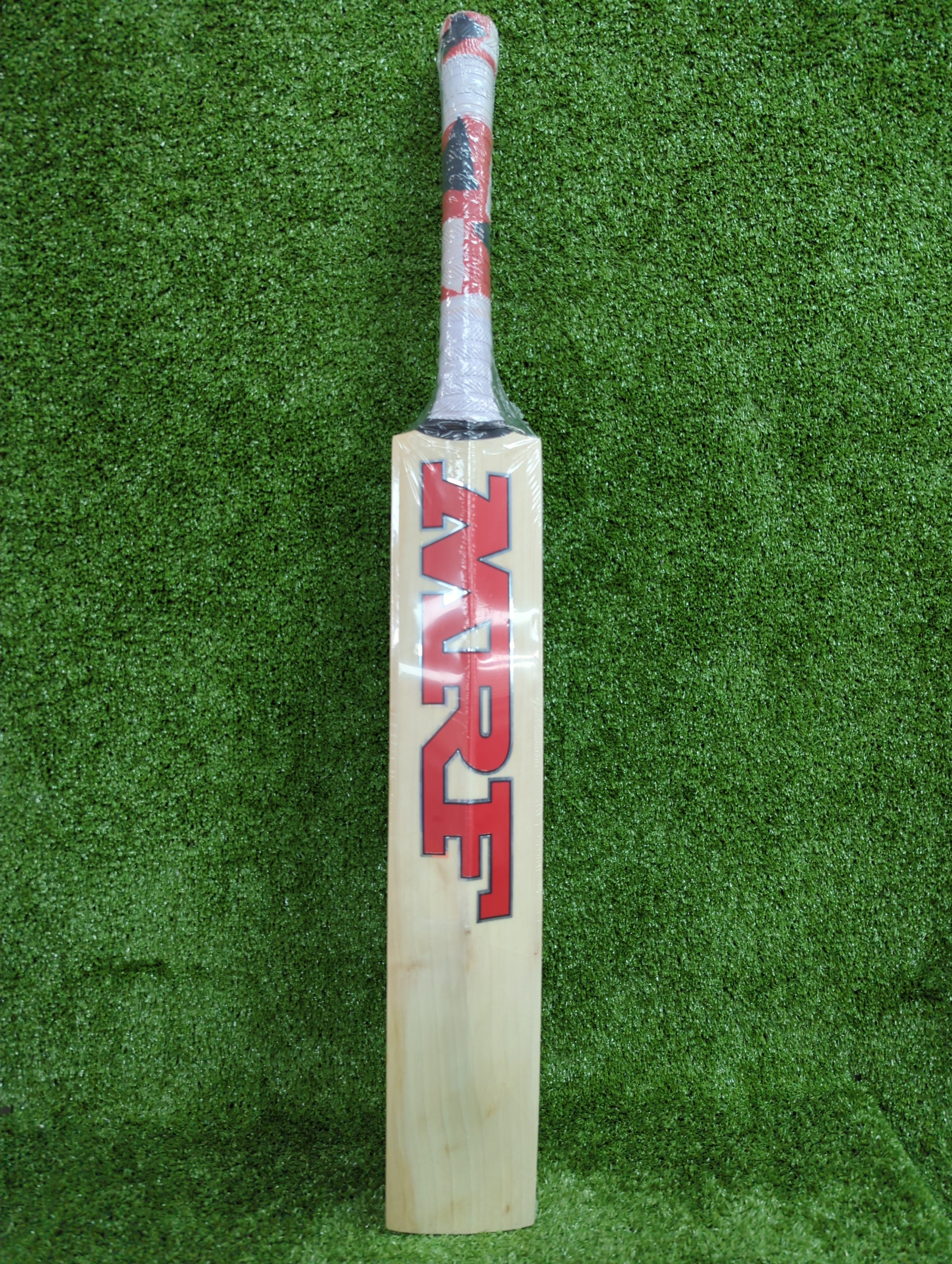 MRF Genius Chase Master English Willow Cricket Bat - Premium Cricket Equipment for Professional & Amateur Players - Perfect for Matches, Training & Practice Sessions