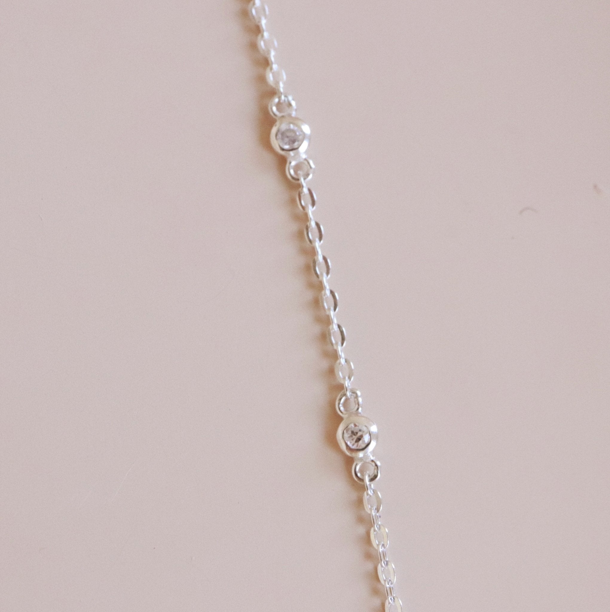 Elegant Dainty Radiant Lariat Necklace with Cubic Zirconia - Perfect for Evening Parties, Weddings & Special Occasions