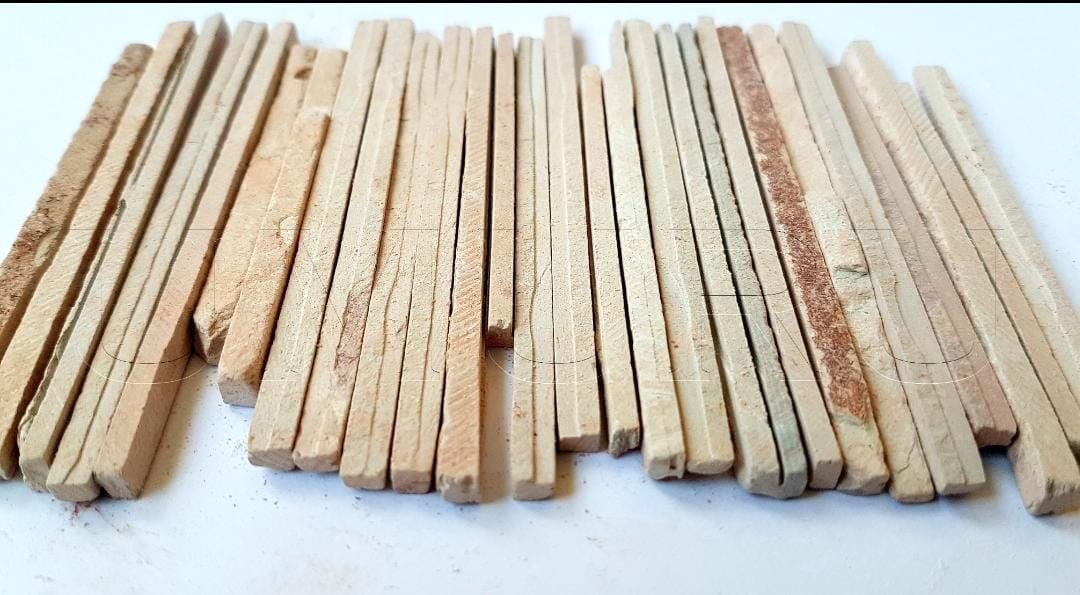 Natural Red Slate Pencils for Kids - Pack of 30 Edible Chalk Sticks (200g) - Safe Non-Toxic Limestone Writing Tool for Classroom, Slate Boards & Creative Play