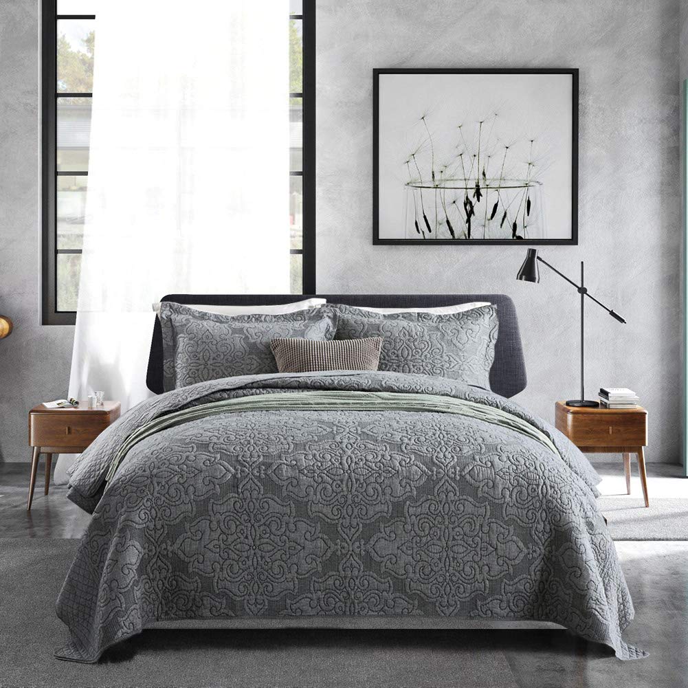 Travan 3-Piece King Size Quilt Set - Ultra Soft Microfiber Lightweight Bedspread & Shams - All Season Bedding Set in Grey - Perfect for Master Bedroom, Guest Room & Cozy Home Decor