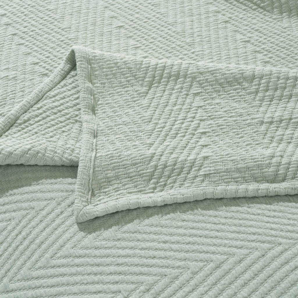 Premium Aswan Cotton Medium Weight Chevron Woven Coverlet - Soft & Breathable Bedspread for All Seasons - Perfect for Master Bedroom, Guest Room, or Dorm Decor