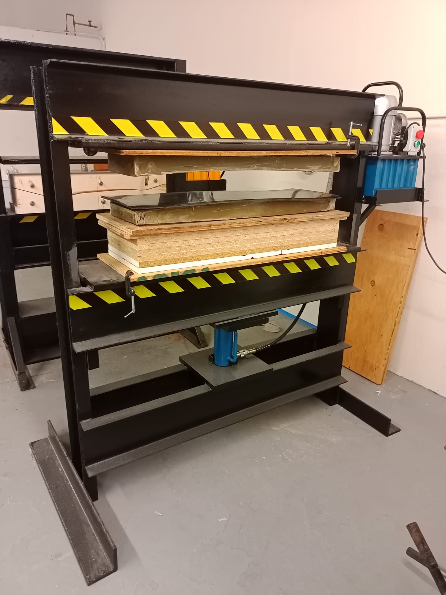 Hydraulic Press for Single Bay Skateboard - Heavy Duty Standard Model for Skateboard Repair & Customization | Perfect for DIY Skateboard Shaping & Maintenance