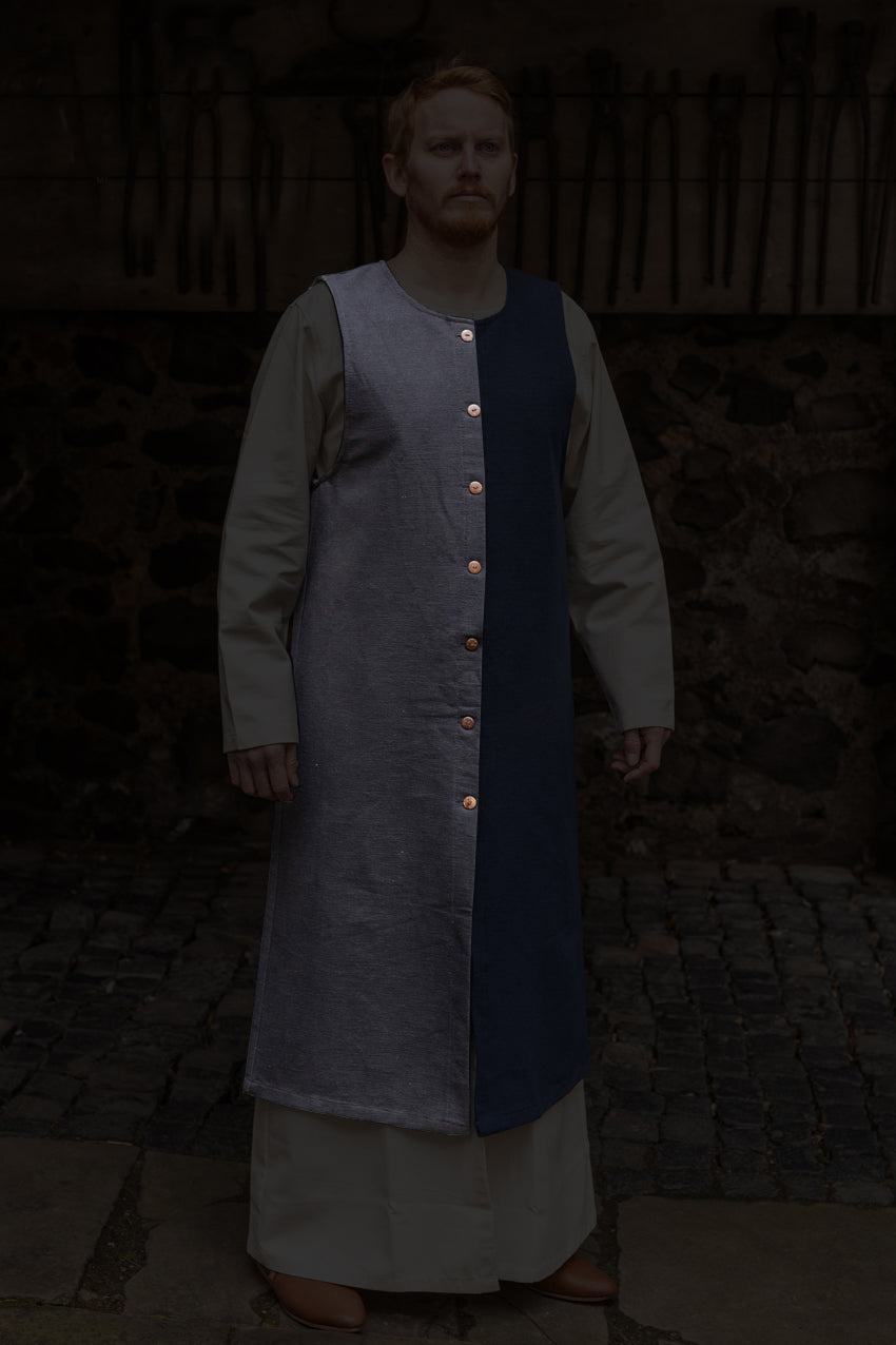 Right Side Tabard Auderic Black - Medieval Costume Accessory for LARP, Renaissance Fairs & Cosplay