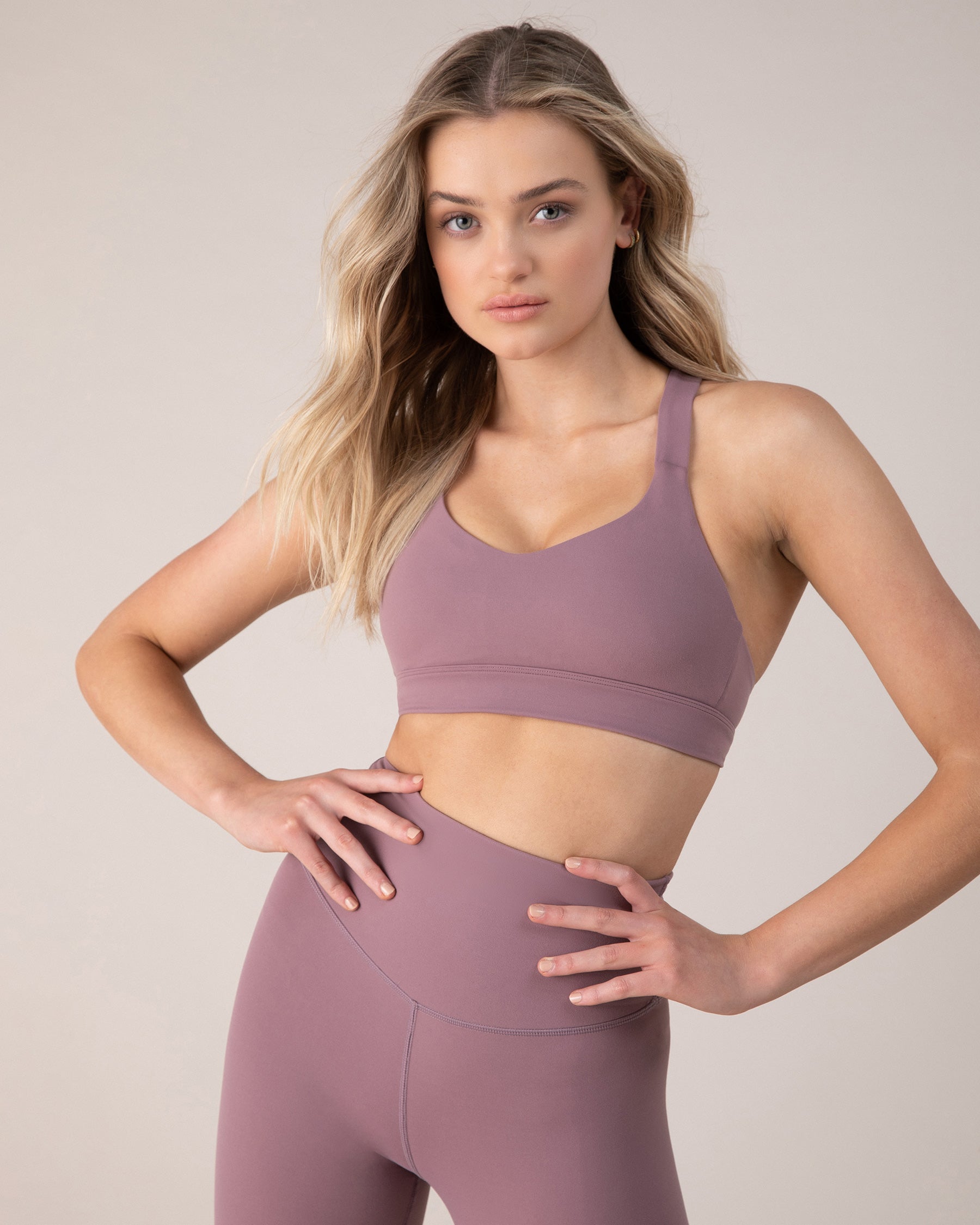 BLOCH Women's Criss Cross Sports Bra - Supportive Workout Top for Yoga, Running & Gym - Comfortable & Breathable Activewear