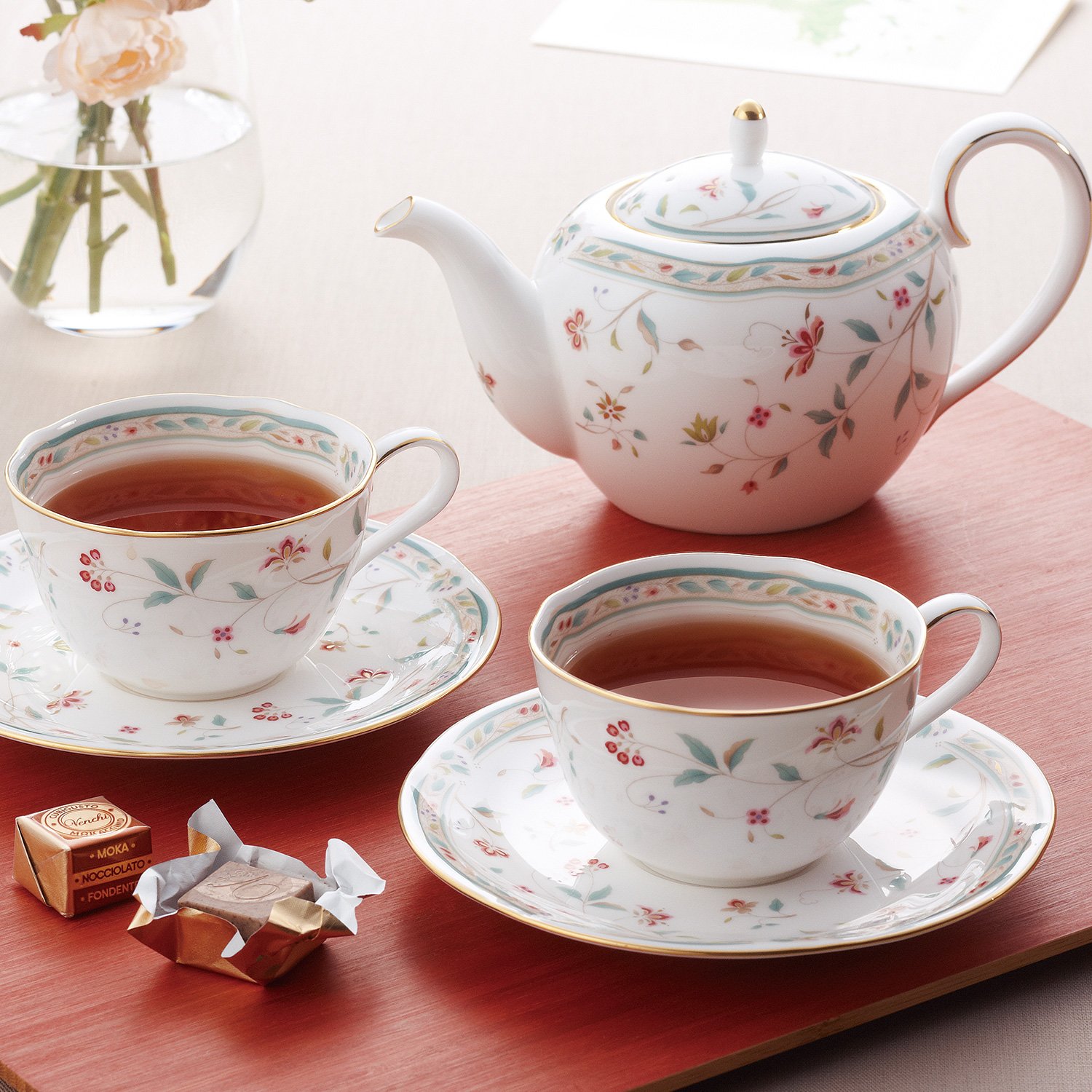 Noritake T50523A/4409 Bone China Tea Pot - 18.2 fl oz (520 ml) Floral Chintz Design - Elegant Tea Serving for Afternoon Tea, Bridal Showers & Home Decor