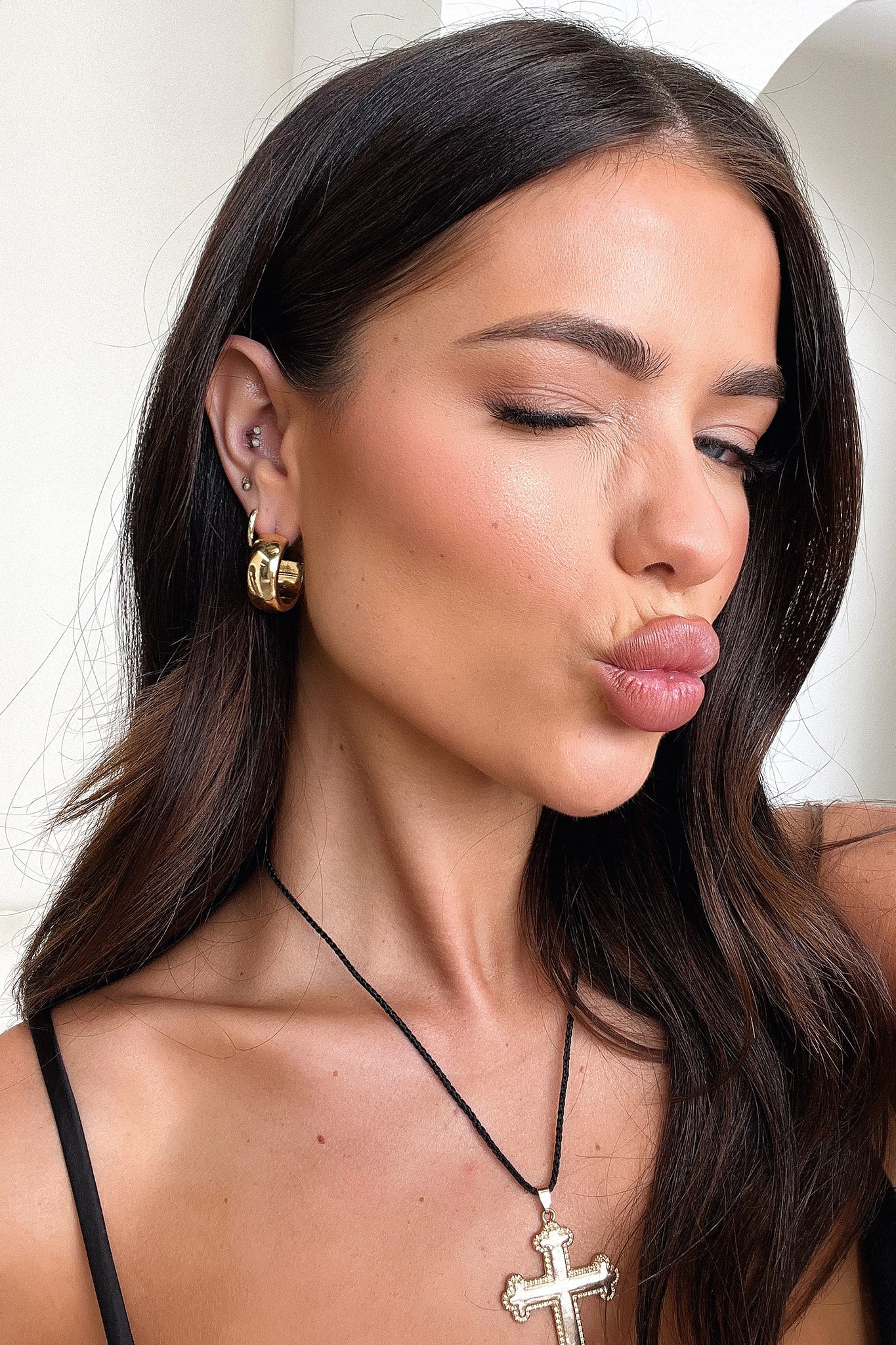 Stylish Akia Gold Hoop Earrings for Women - Trendy Fashion Jewelry Gift for Everyday Wear & Special Occasions
