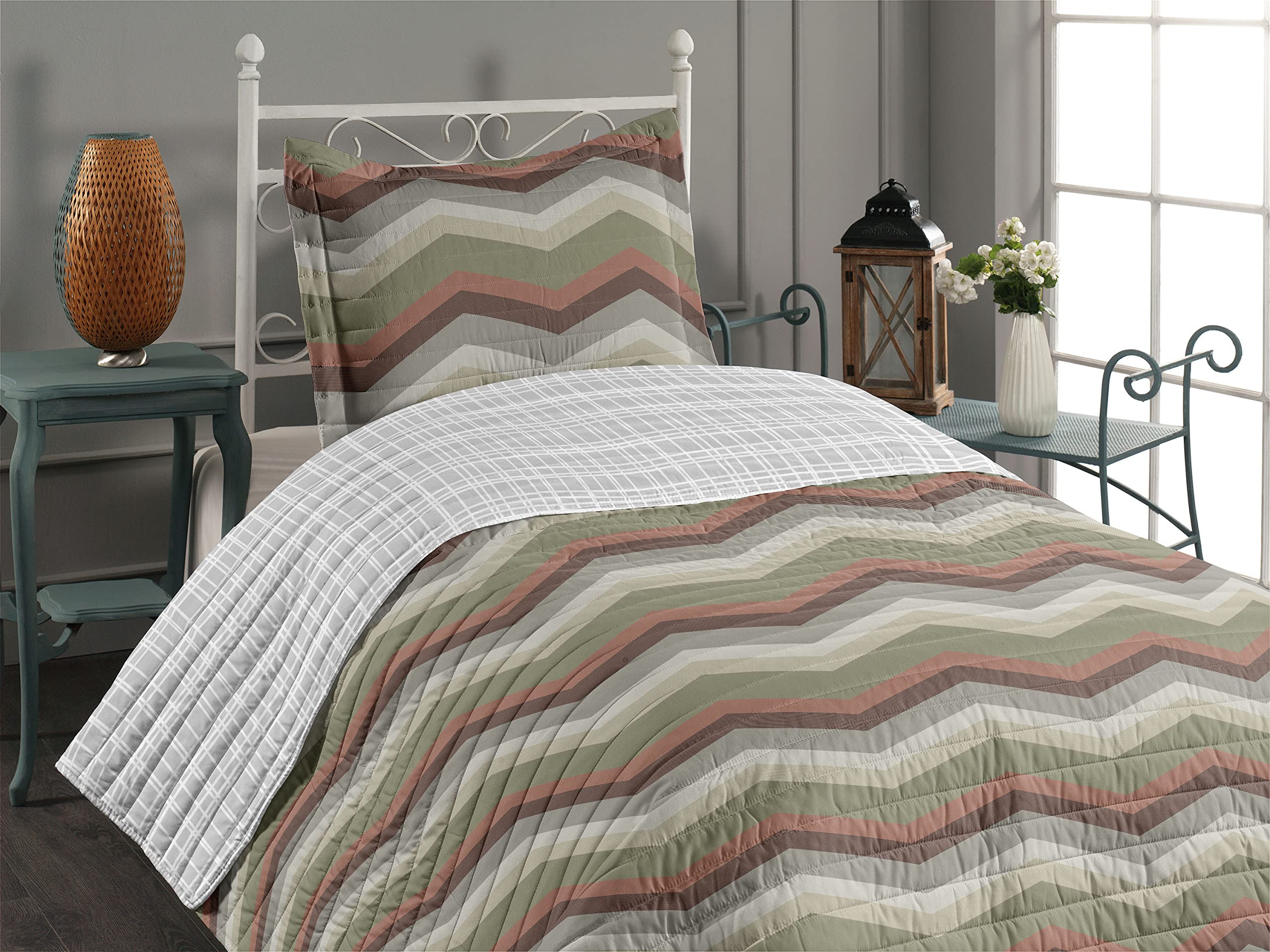 Ambesonne Reversible Bedspread Set with Geometric Chevron Pattern - Twin Size Sage Green Microfiber Bedding Set Includes Pillow Shams & Comforter - Perfect for Modern Bedrooms, Guest Rooms, and Dorm Decor