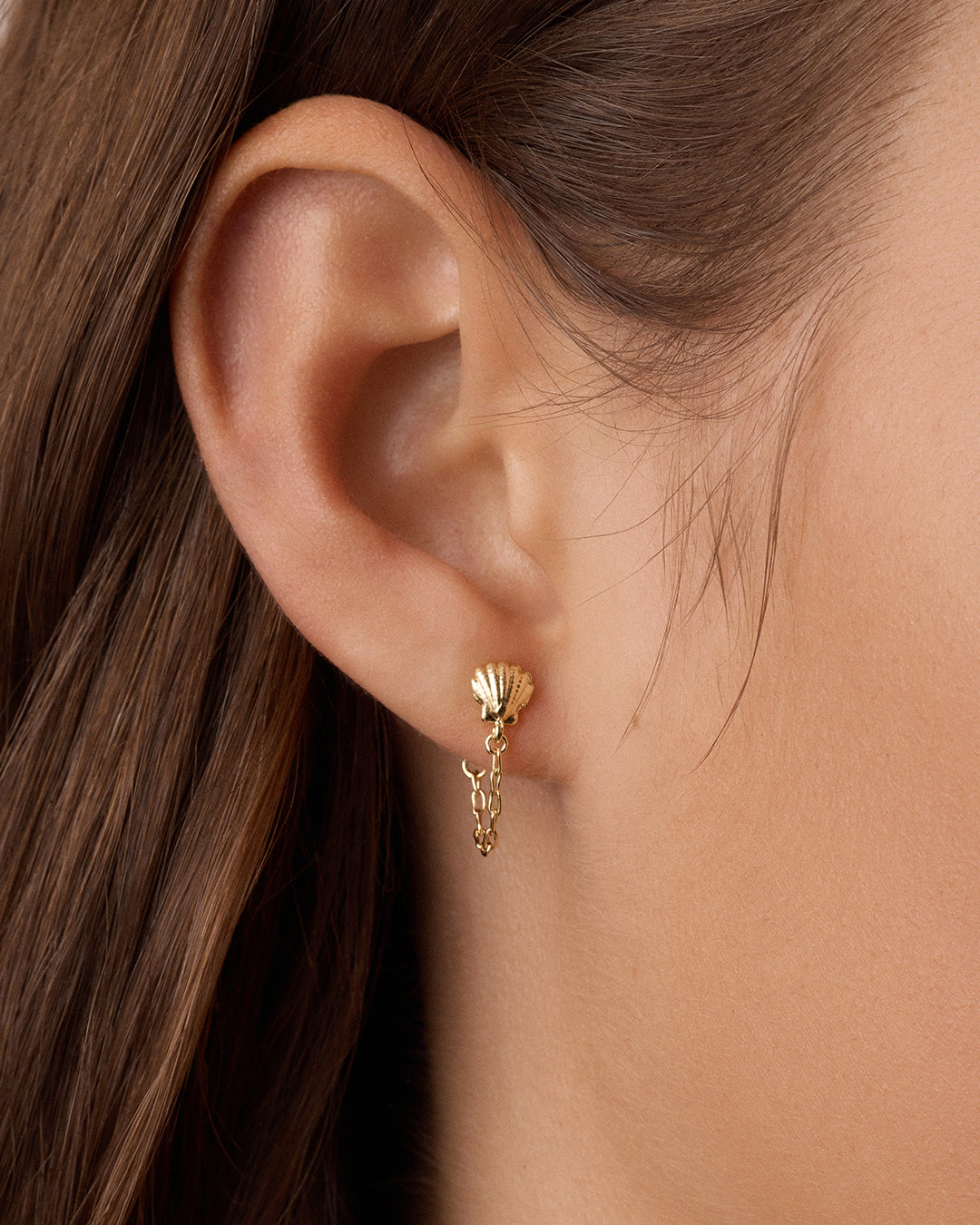 Shell Chain Huggie Earrings - Dainty Gold Hoop Earrings for Women, Perfect for Beach Vacations & Summer Outfits