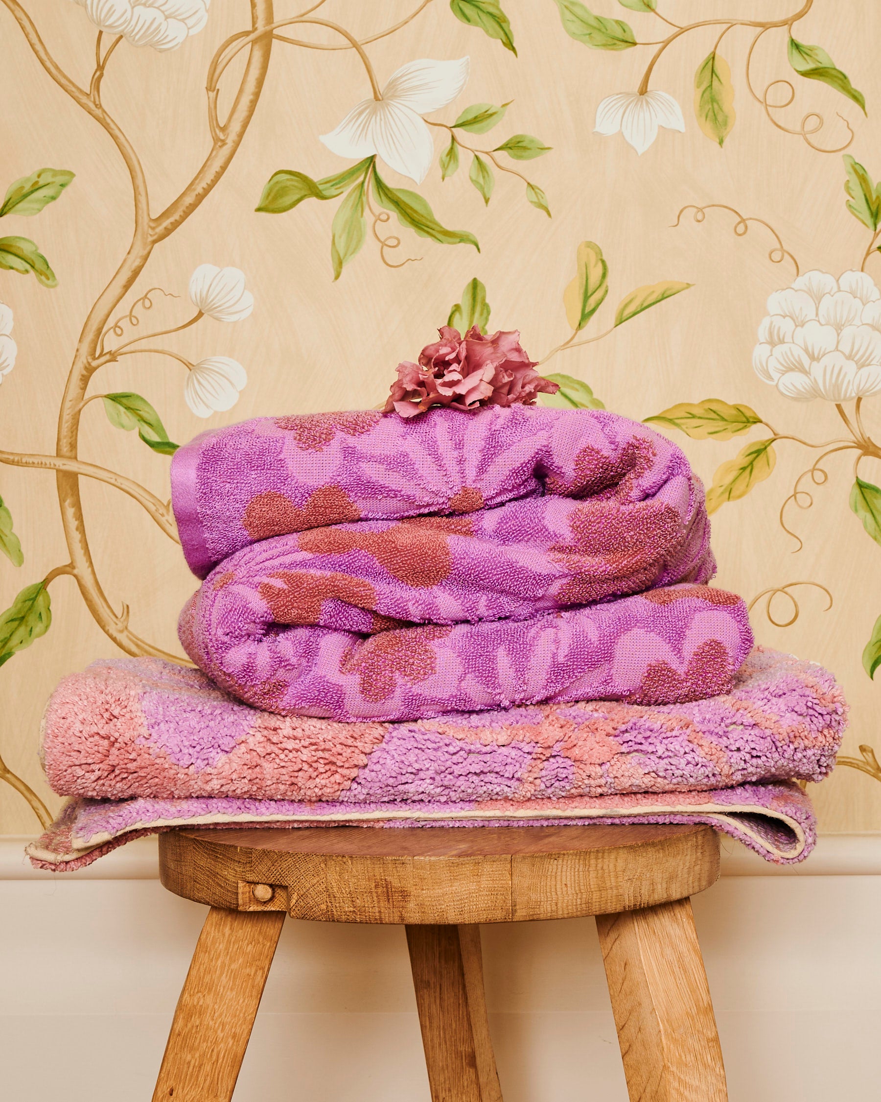 Premium Peach Fleur Terry Bath Towel - Ultra Soft, Absorbent & Quick-Drying - Luxury Spa & Bathroom Essentials for Home, Hotel & Gifts