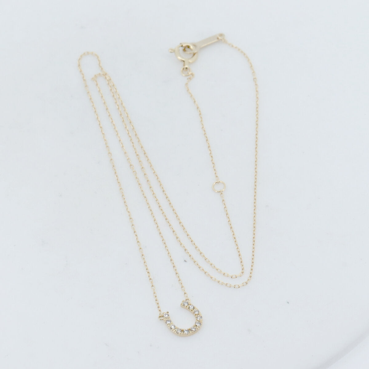 4℃ 18K White Gold Horseshoe Motif Necklace for Women - Elegant Pendant Jewelry for Good Luck, Gift for Her, Birthday, Anniversary & Special Occasions