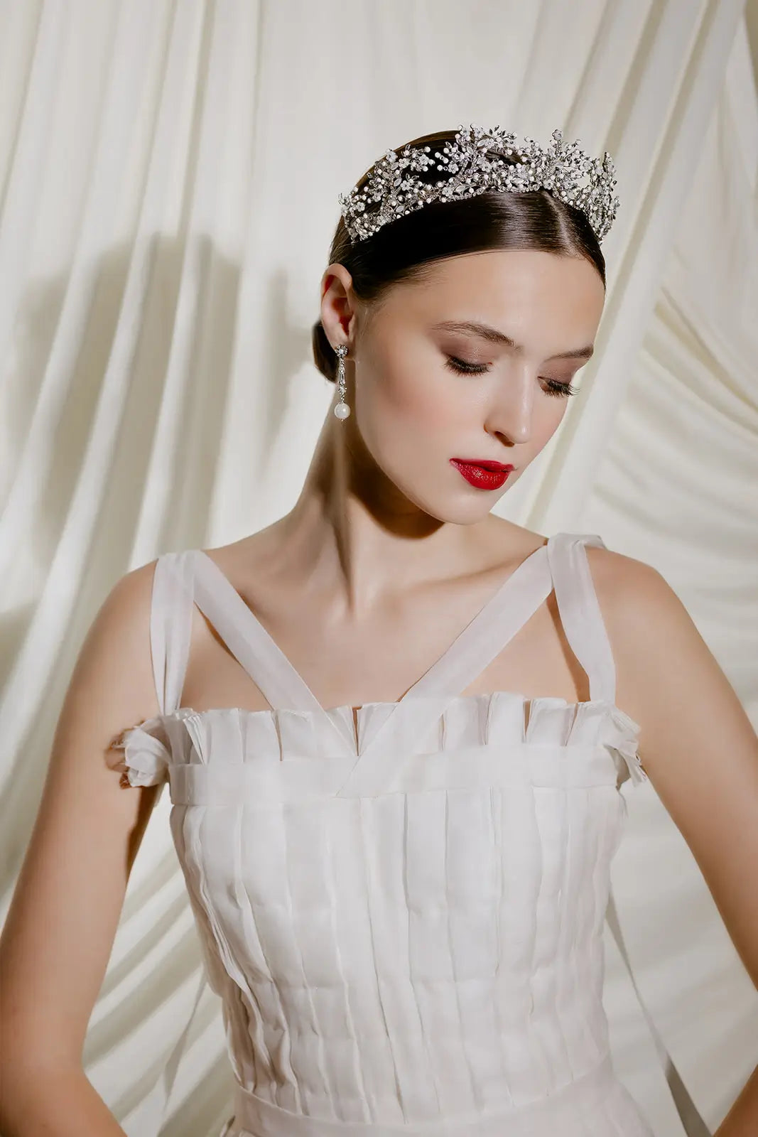 Ariah Crown - Elegant Rhinestone Tiara for Women & Girls - Perfect for Weddings, Prom, Pageants & Special Occasions