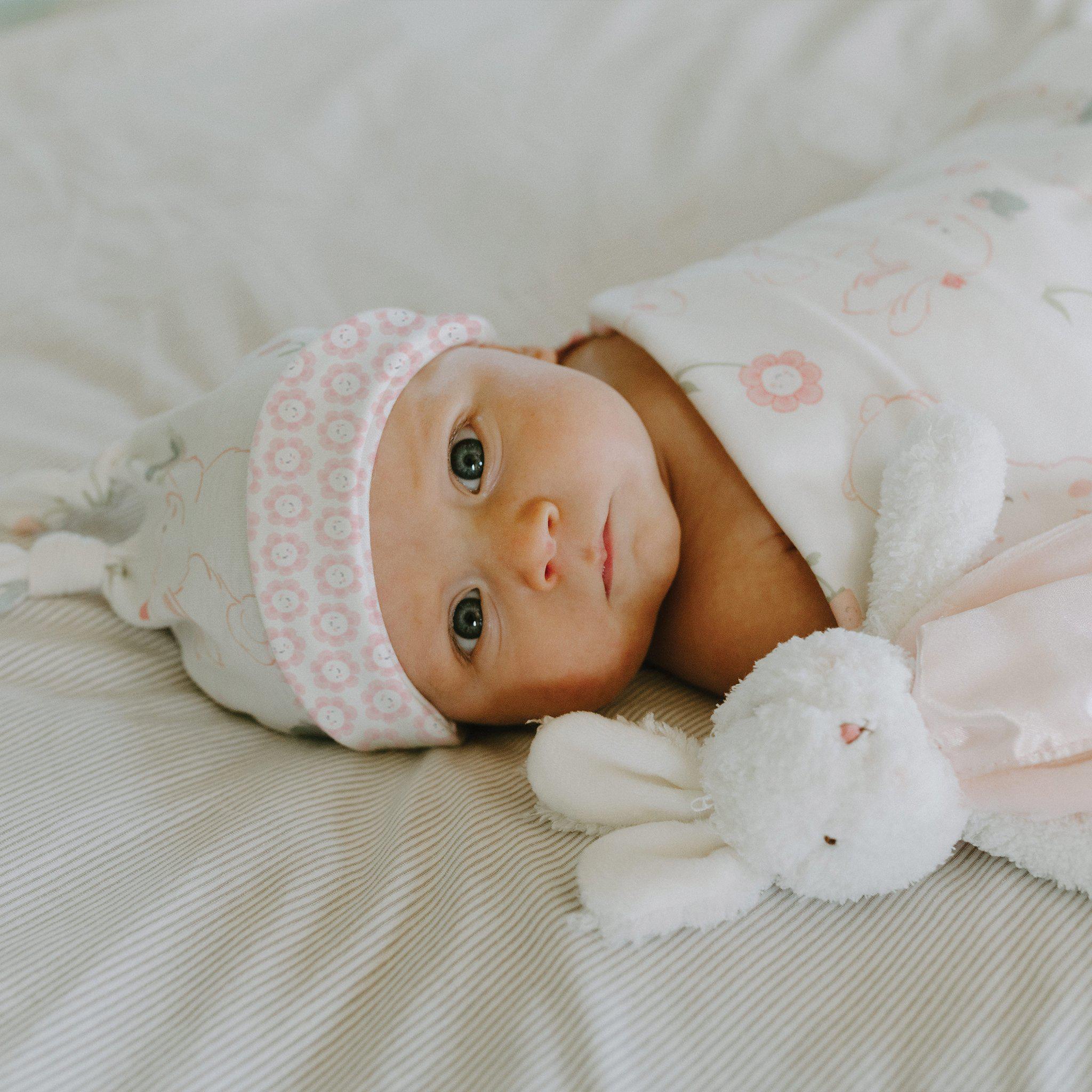 Sweet Blossom & Tweet Deluxe Baby Gift Set - Newborn Baby Shower Present, Cute Infant Clothing & Accessories for Girls & Boys - Perfect for Birthdays, Christenings & Special Occasions