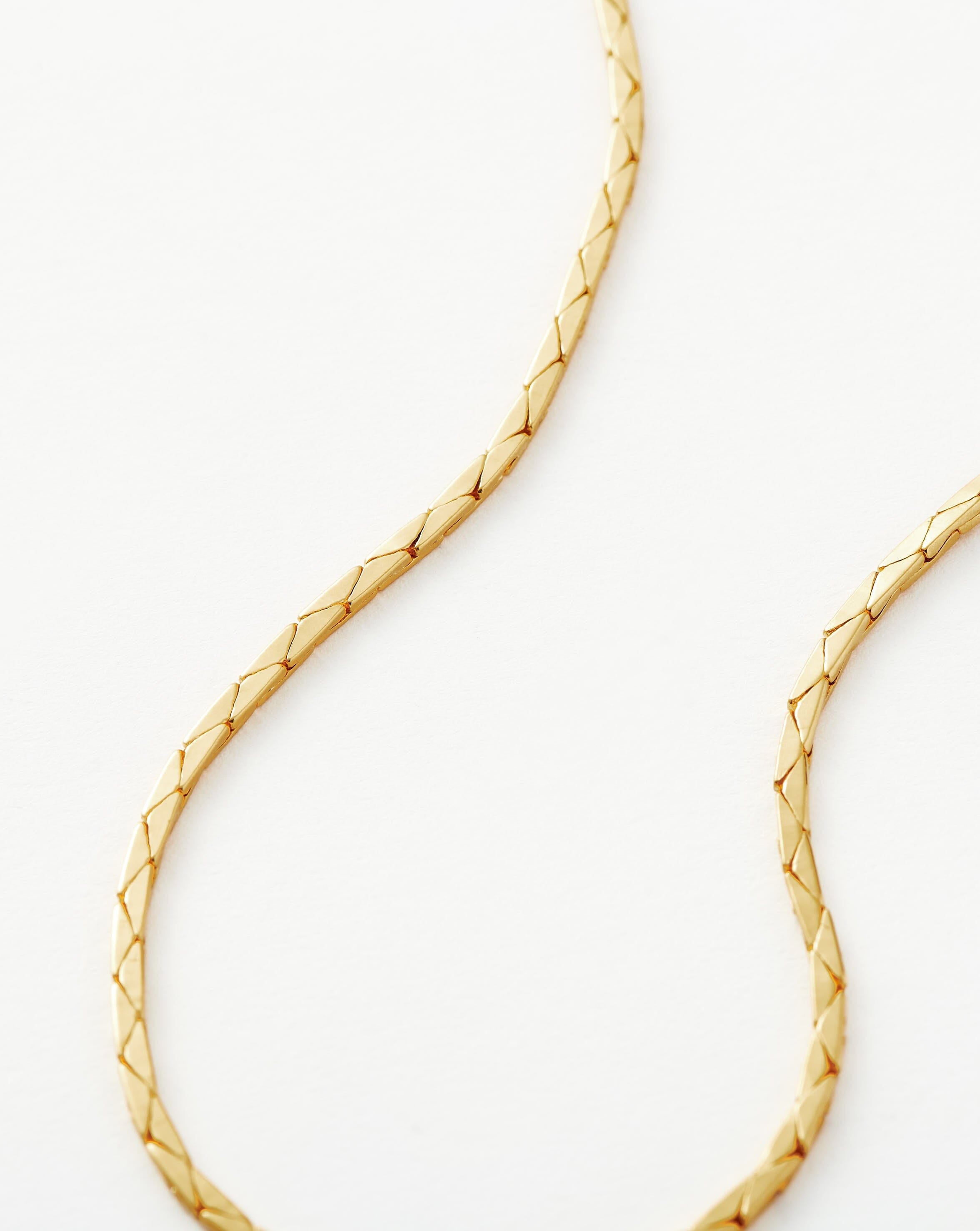 Lucy Williams Cobra Snake Chain Choker Necklace - 18k Gold Plated Elegant Jewelry for Women - Perfect for Parties, Date Nights & Special Occasions