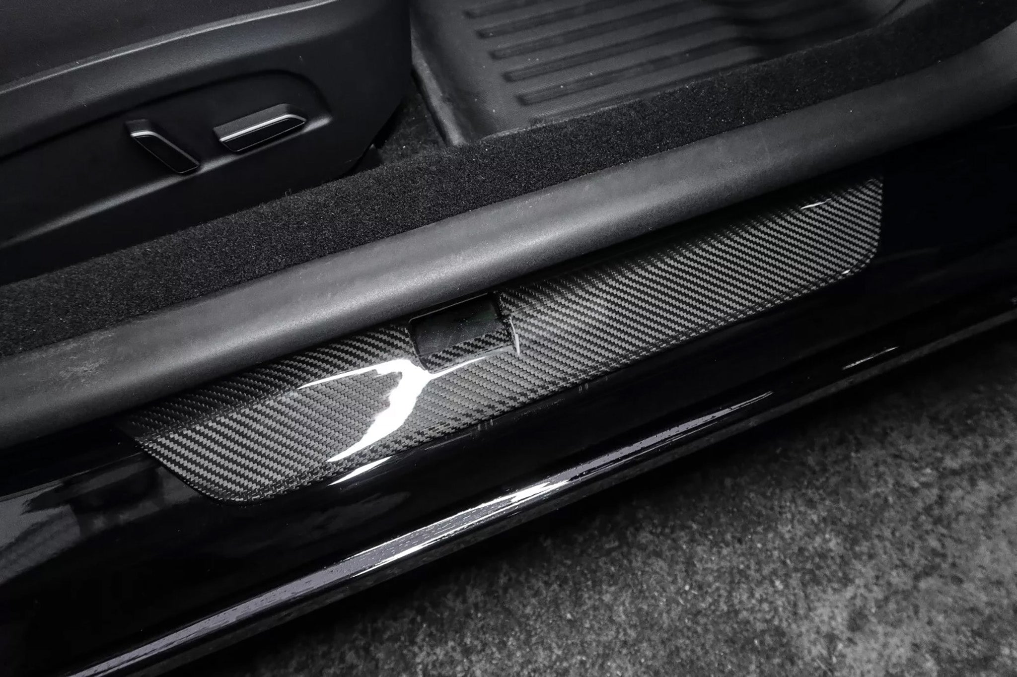 Premium Real Carbon Fiber Door Sill Protectors for Tesla Model 3 & Model Y (2017-2025) - Scratch-Resistant Interior Accessories for Luxury Car Protection & Style Enhancement