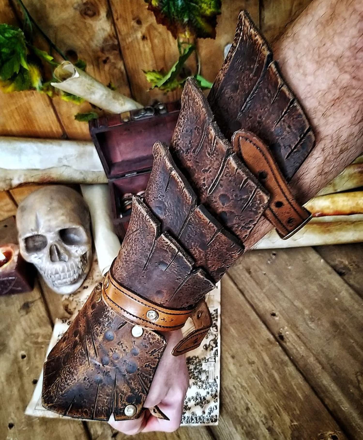 XALO Retro Faux Leather Gauntlet Wristband - Medieval Vambrace Arm Cuff Armor for Cosplay & LARP - Adjustable Buckle Bracer Arm Guard - Perfect for Renaissance Fairs, Halloween Costumes & Fantasy Events