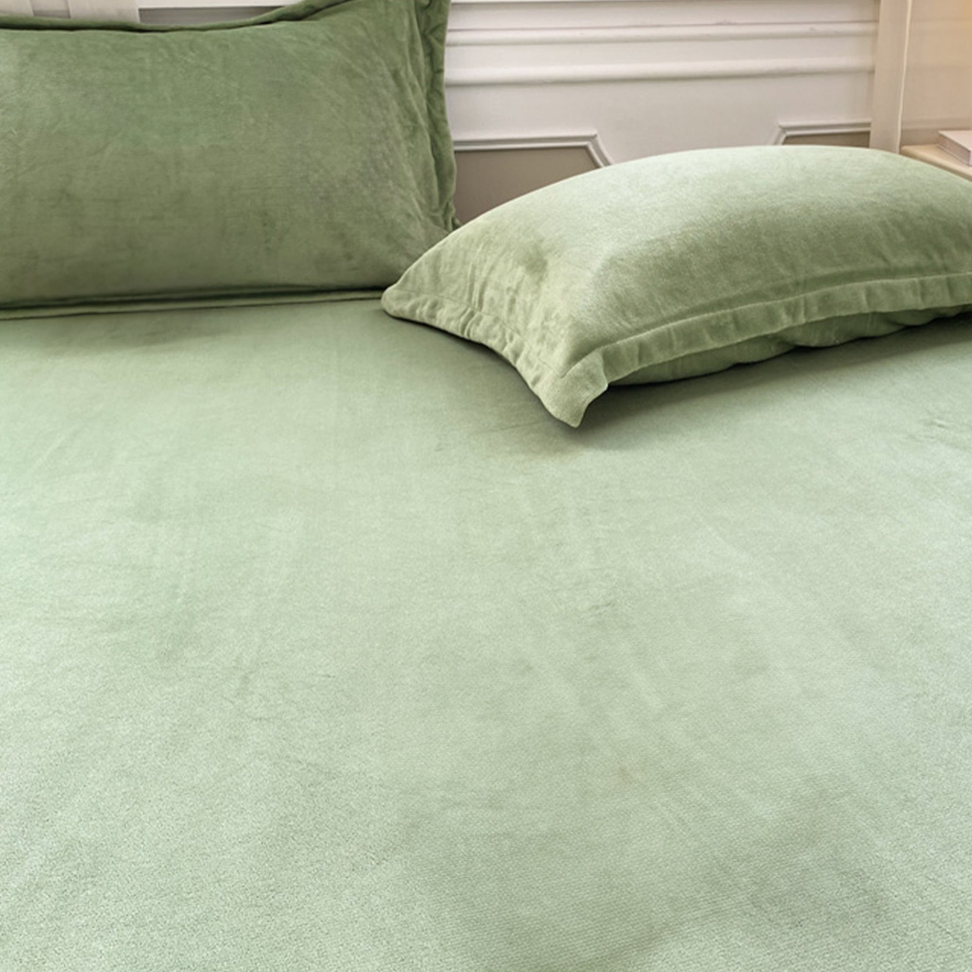 Luxury Velvet Fitted Sheet Set - Soft & Breathable Queen Size Bed Sheets - Perfect for Cozy Winter Nights & Upscale Bedroom Decor