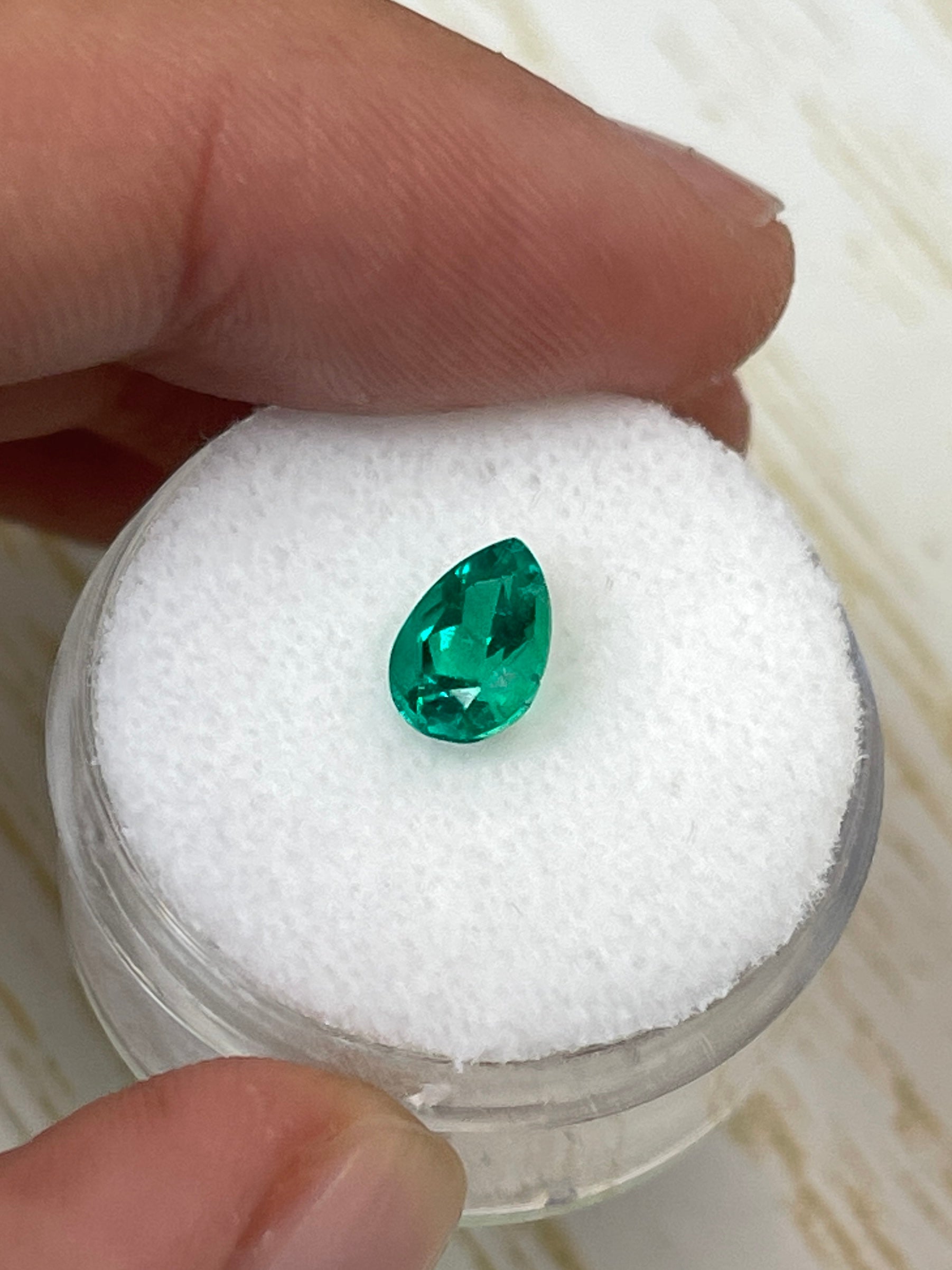 1.0 Carat 8x5.5mm AAA+ Natural Loose Colombian Emerald Pear Cut Gemstone for Jewelry Making, Engagement Rings & Fine Collections