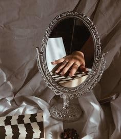 BOXO Round Double-Sided Vanity Mirror - 1X/5X Magnifying Makeup Mirror for Shaving & Grooming, Bathroom & Dressing Table Mirror for Women & Men (Silver) - Perfect for Precise Makeup Application, Eyebrow Shaping & Close Shaving