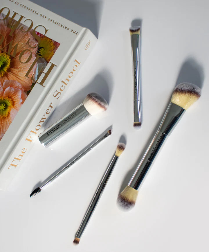 Professional MASTER BRUSH SET for Makeup Artists - 12 Piece Cosmetic Brush Kit with Pouch - Perfect for Foundation, Blending, Contouring & Eyeshadow Application