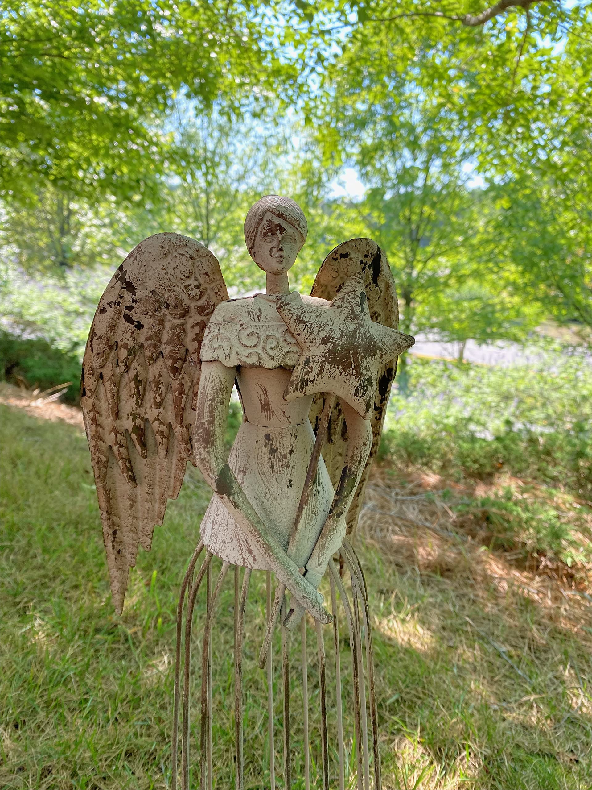 Linfevisi Rustic Metal Garden Angel Statue Decor - 2 Pack Antique Outdoor Yard Art (Star & Heart Design) for Home, Garden, Patio - Perfect Housewarming Gift & Heavenly Decor for Outdoor Spaces