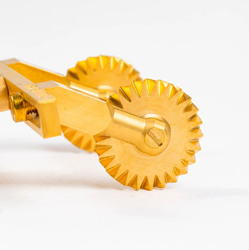 La Gondola Double Fluted Brass Roller Cutter - Premium Brass Crafting Tool for Leather, Fabric & Paper Cutting - Perfect for DIY Projects, Scrapbooking & Upholstery Work