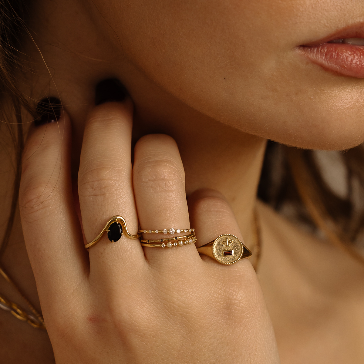 Solid Gold Qu'hier Que Demain Signet Ring - Elegant French Engraved Jewelry for Women & Men - Perfect for Gifts, Weddings & Special Occasions