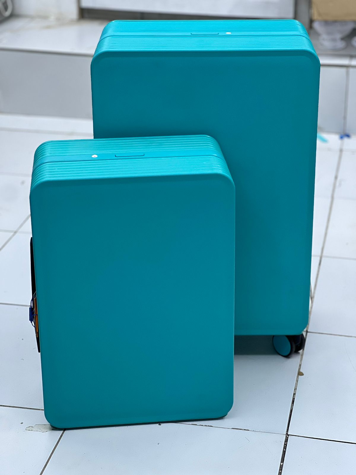 2-Piece Zipperless Suitcase Set in Blue - Perfect for Travel, Business Trips & Weekend Getaways