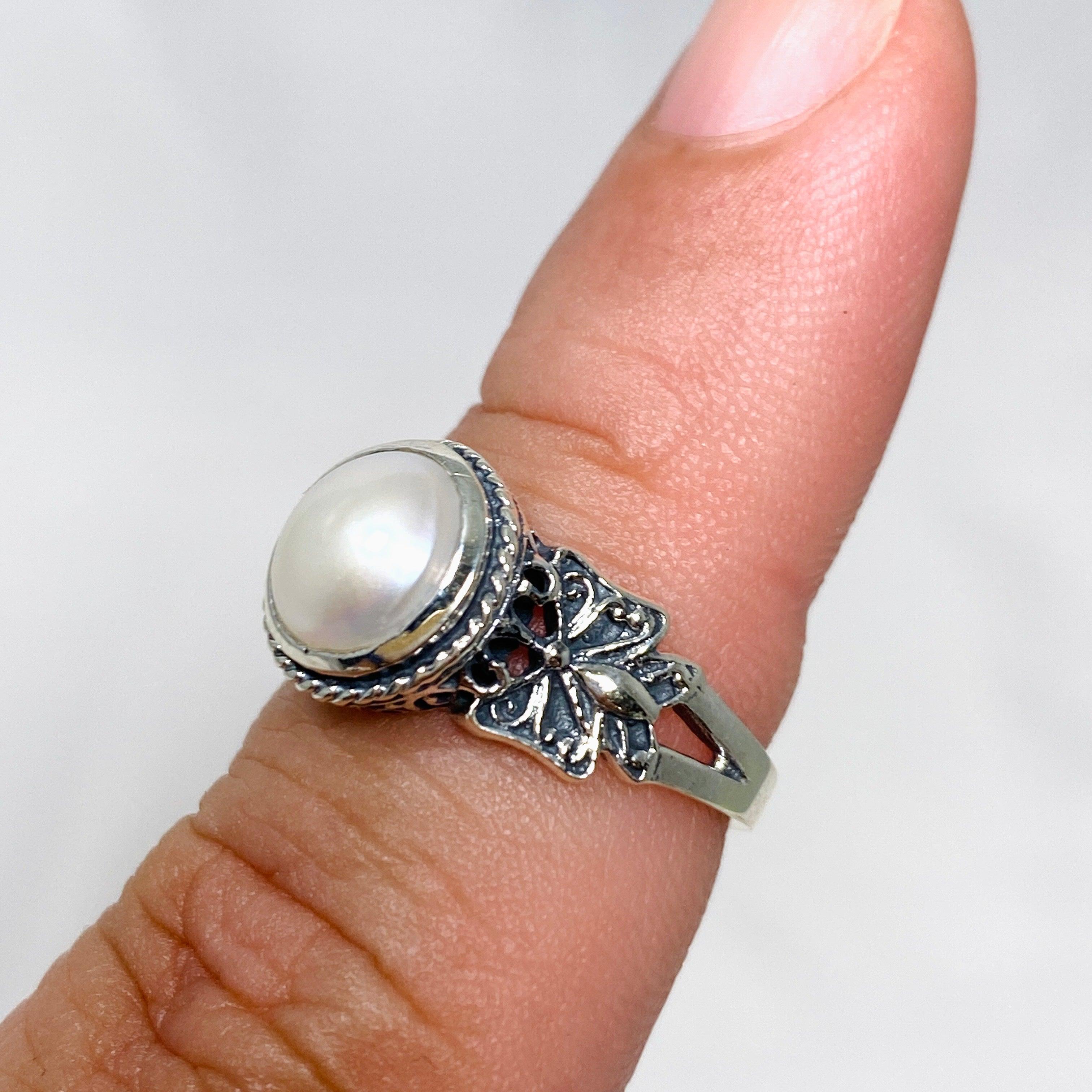 Exquisite Pearl Round Ring with Decorative Setting R3671 - Elegant Jewelry for Women, Perfect for Weddings, Parties & Special Occasions