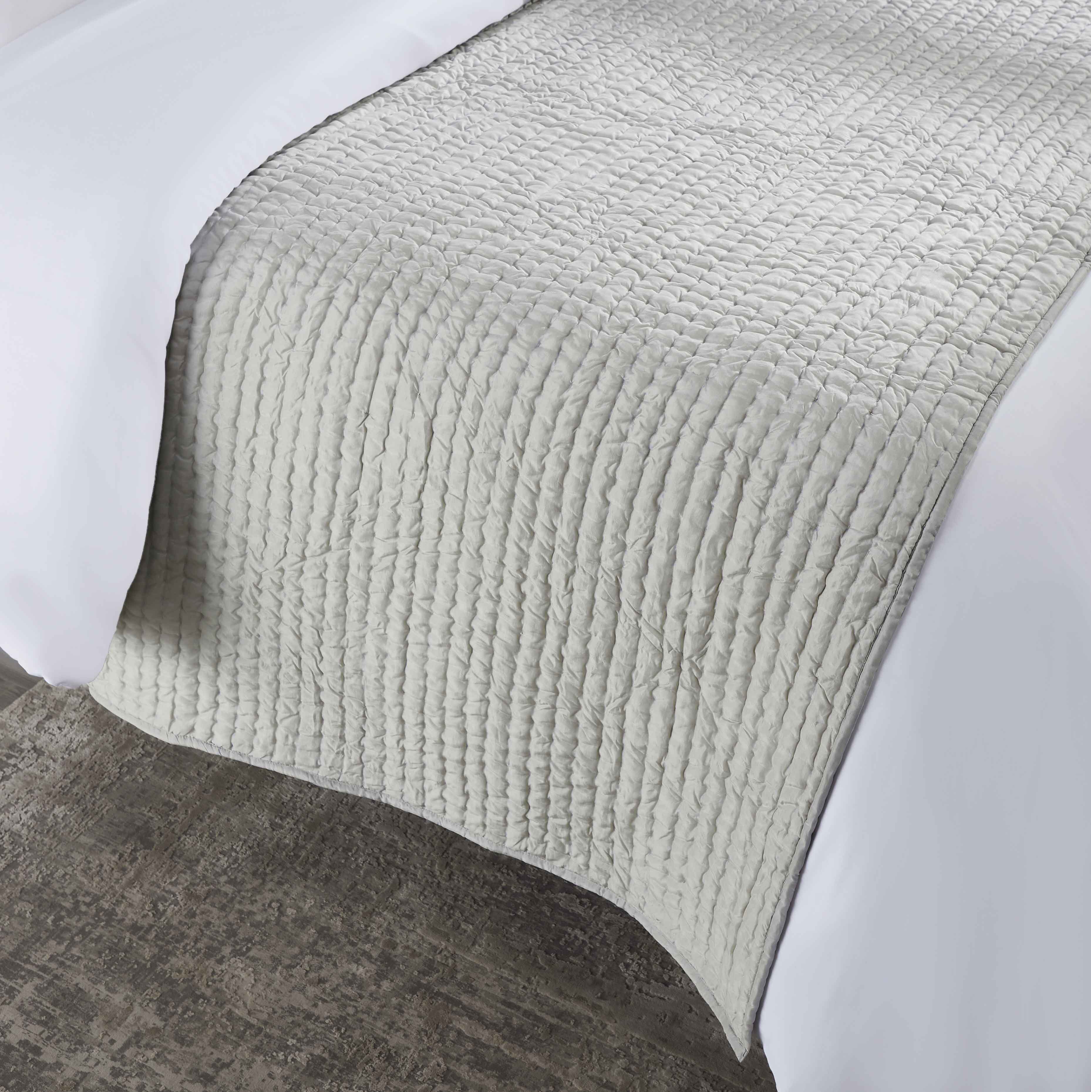 Bella 100% Pure Silk Pick Stitch Medium Weight Quilt & Sham Set - Queen Size Luxury Bedding for Elegant Bedroom Decor & Cozy Sleep