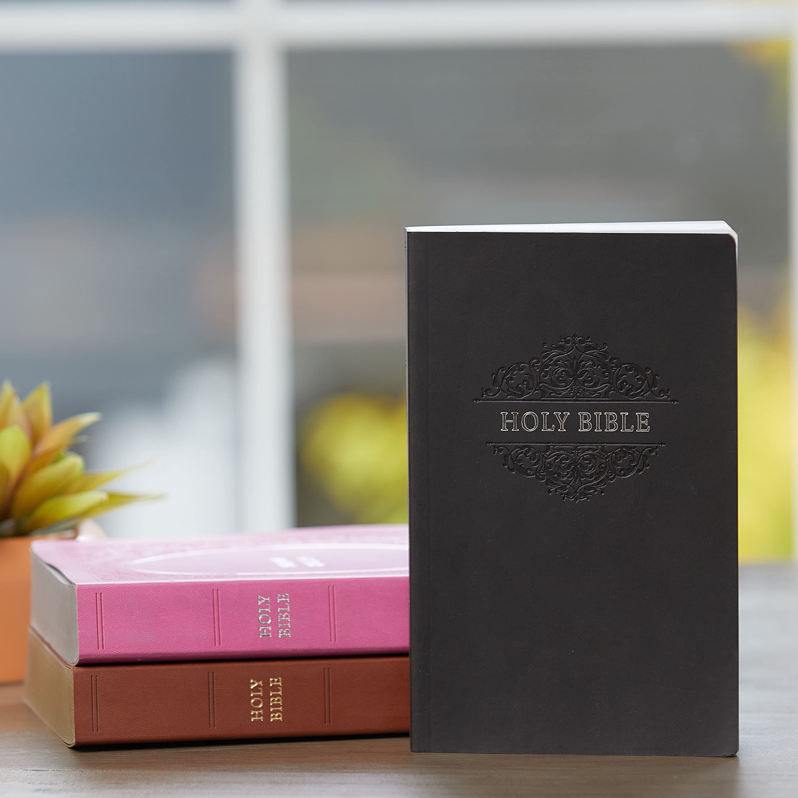 NKJV Holy Bible, Soft Touch Leathersoft Edition in Black - Comfort Print, New King James Version - Perfect for Daily Devotion, Bible Study & Gift Giving