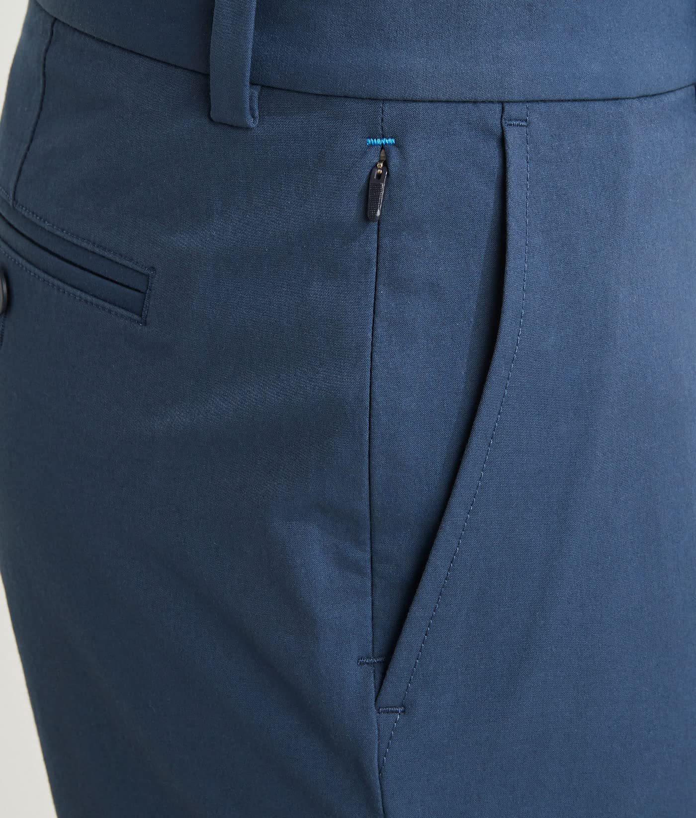 Vineyard Vines Men's 9 Inch On-The-Go Shorts - Lightweight Quick-Dry Casual Shorts for Summer, Travel, Golf & Outdoor Activities
