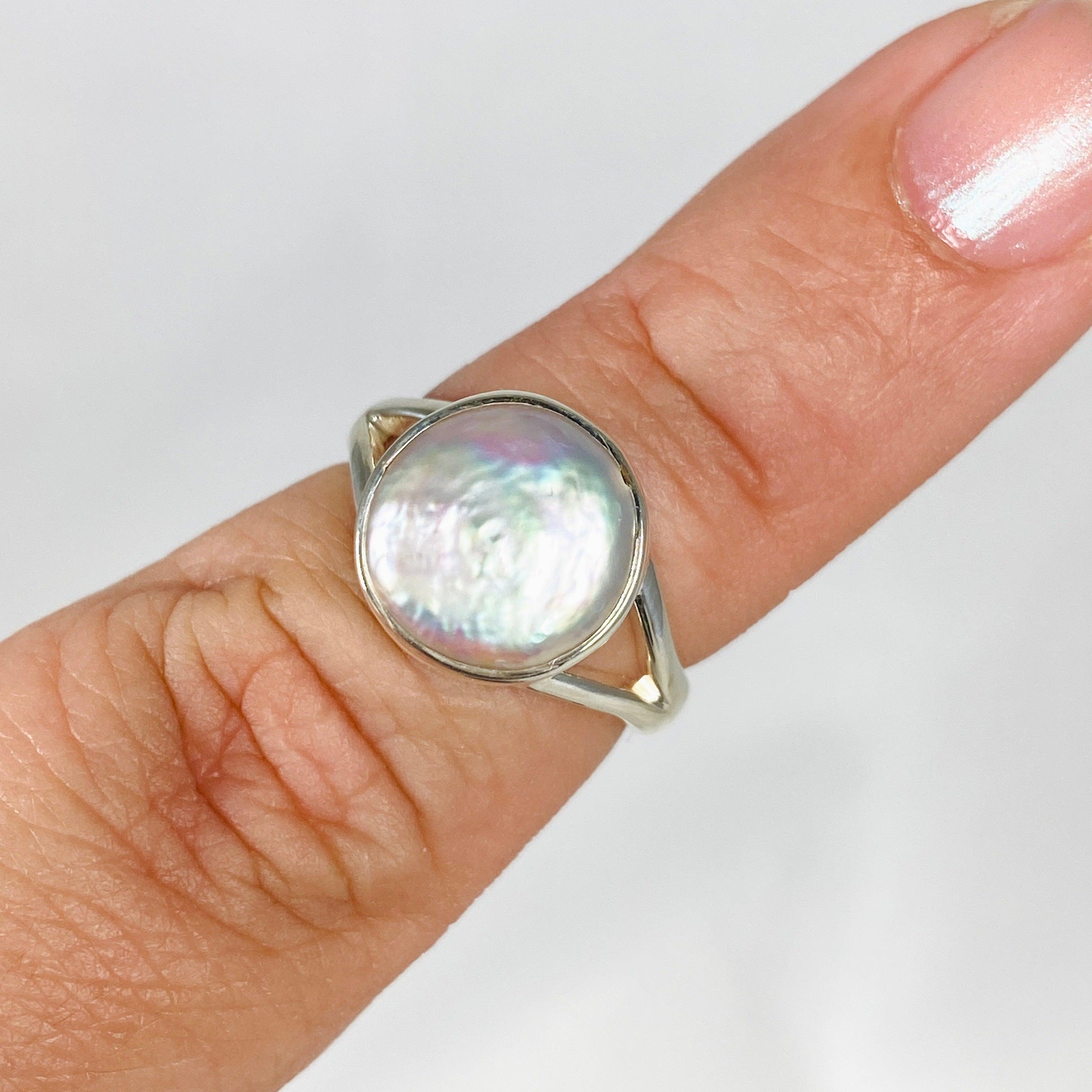 Pearl Round Split Band Ring KRGJ2934 - Elegant Jewelry for Women, Perfect for Weddings, Parties & Special Occasions