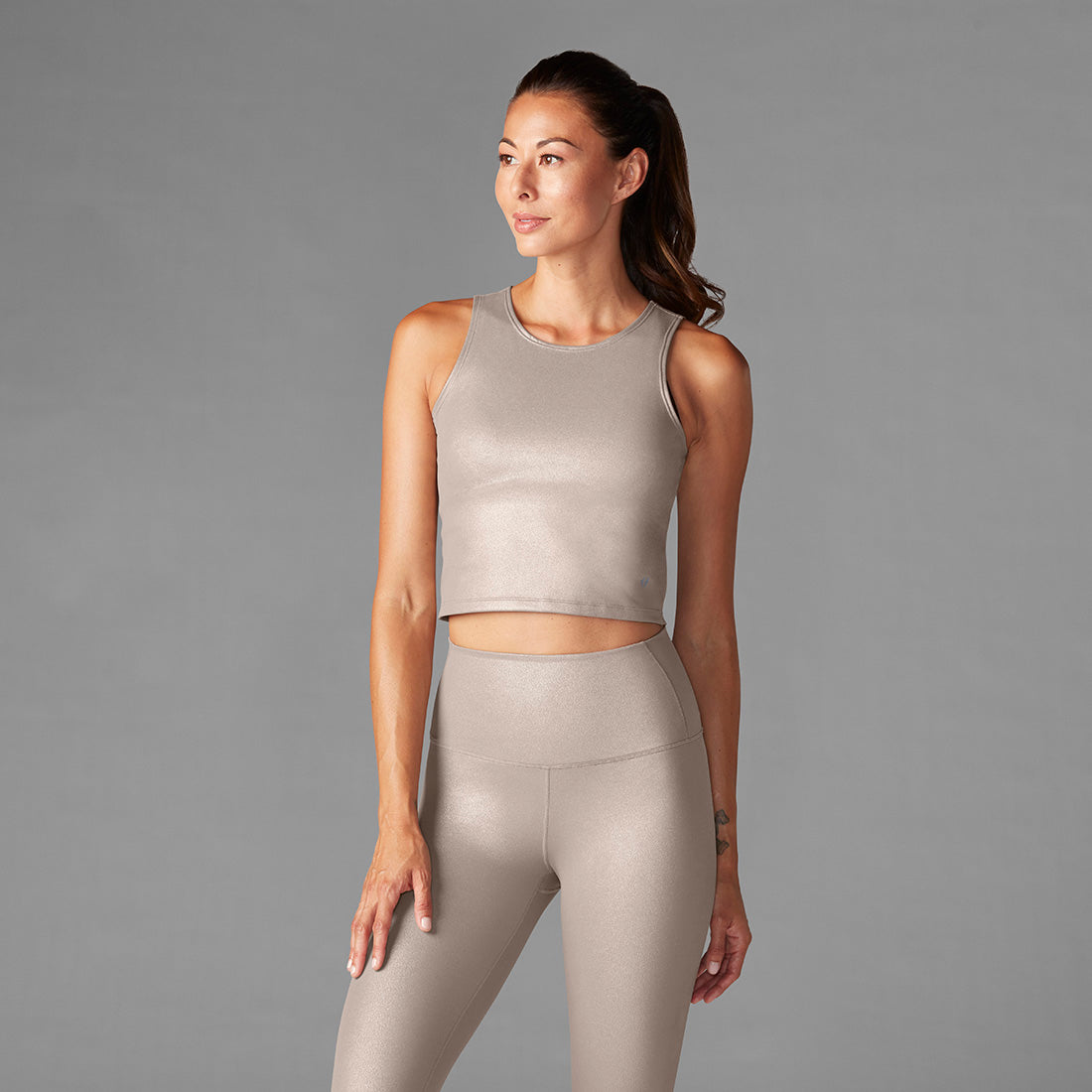 Tavi Noir Women's Crop Tank Top - Stylish & Comfortable Summer Fashion for Casual Wear, Gym, Yoga, and Beach Outfits