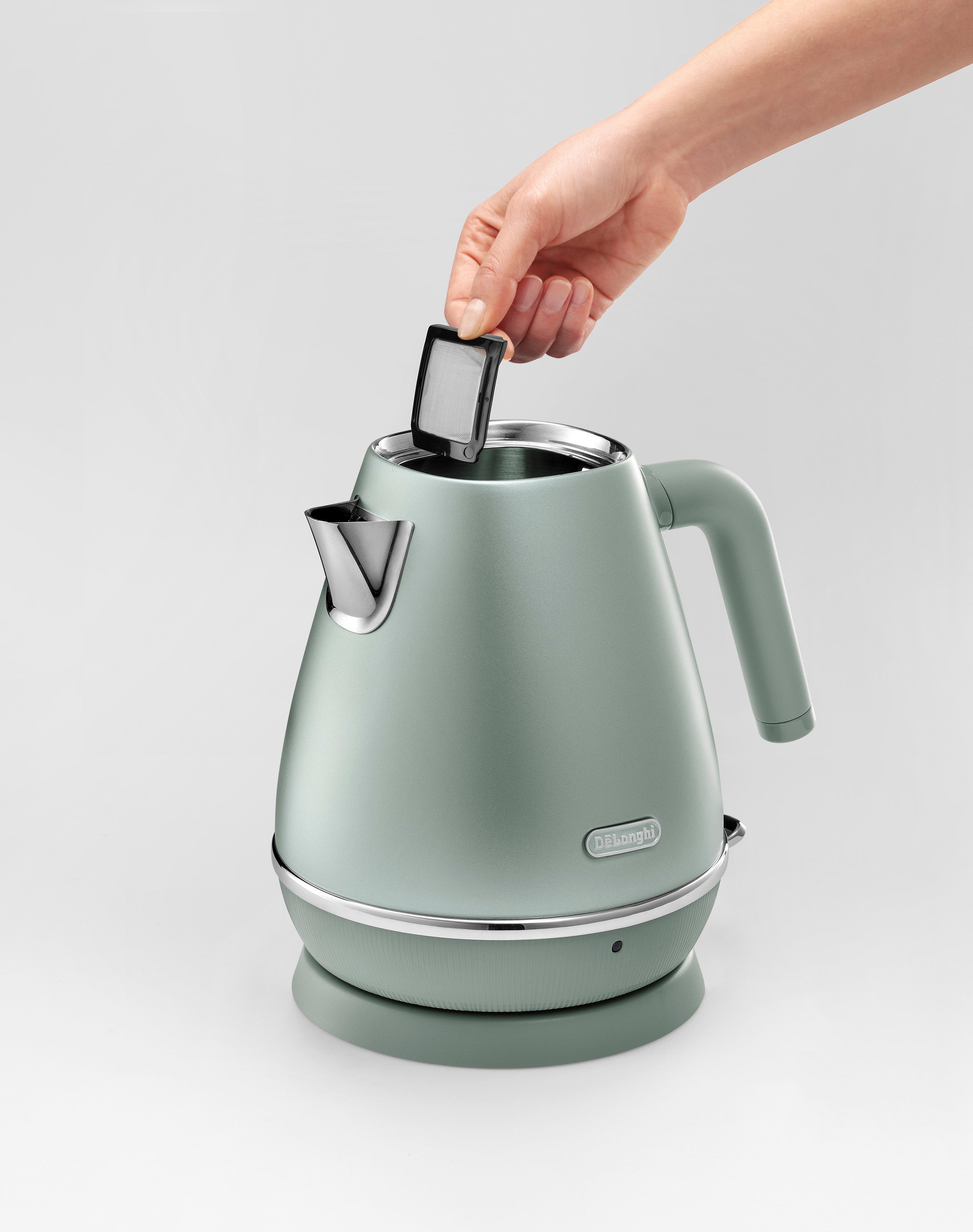 De'Longhi KBIN2000 Distinta Perla Electric Kettle - 1.7L Fast Boiling, Stainless Steel, Auto Shut-Off & Boil-Dry Protection - Perfect for Home, Office & Tea Lovers