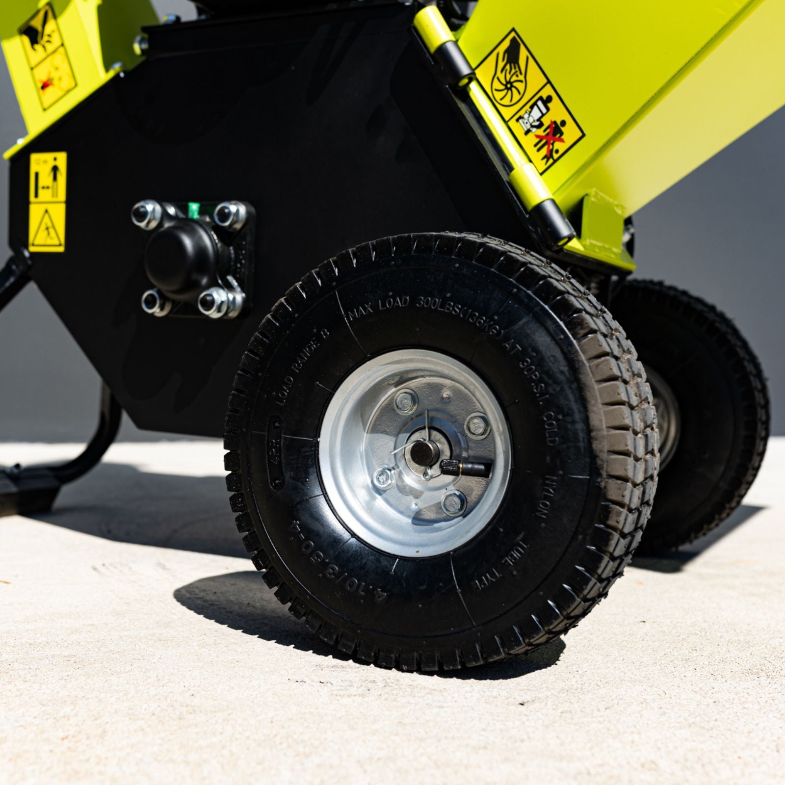 Forestwest 100MM Wood Chipper Shredder - 7HP Gas Powered Garden Chipper Mulcher for Leaves, Branches & Yard Waste - Perfect for Landscaping, Gardening & Property Maintenance (Model BM11070)