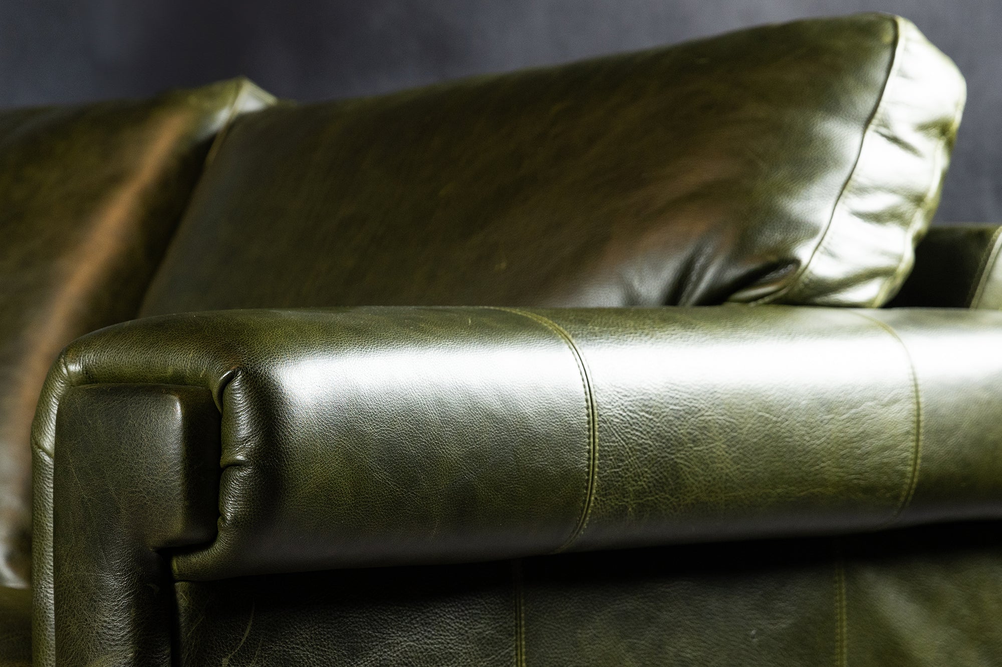 Houston Genuine Leather Sectional Sofa - Modern L-Shaped Couch for Living Room, Family Room & Home Theater - Comfortable & Stylish Furniture for Relaxation & Entertainment