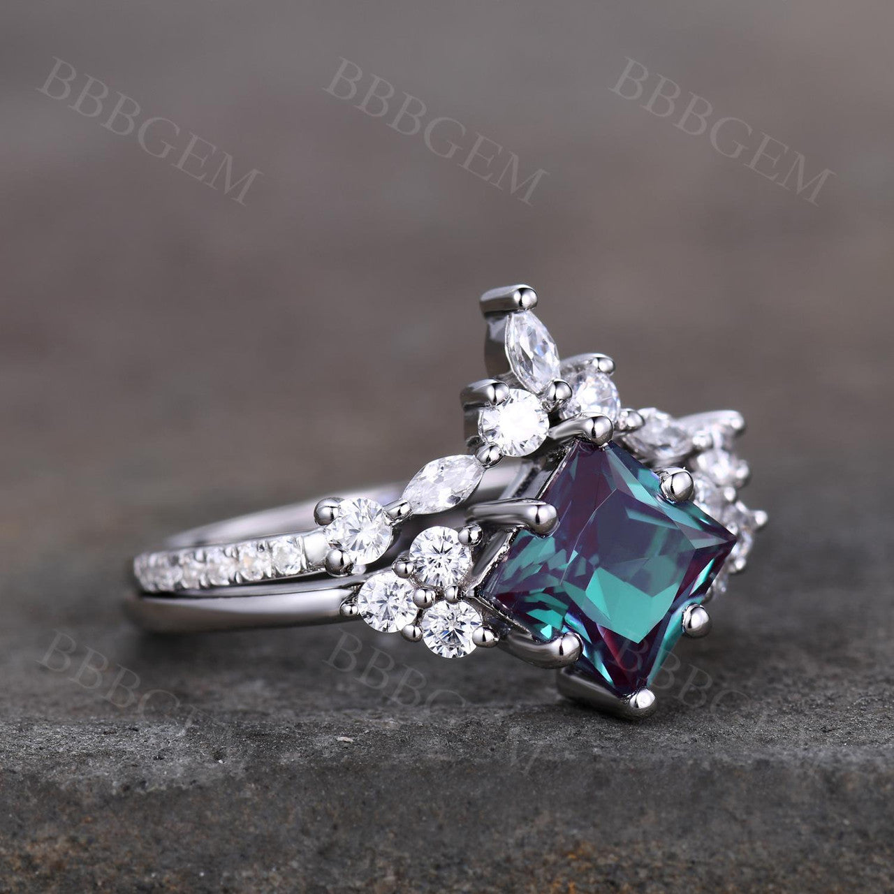 Vintage 6mm Princess Cut Alexandrite Engagement Ring with Curved Moissanite Matching Wedding Band - Perfect for Proposals, Anniversaries & Bridal Jewelry Sets