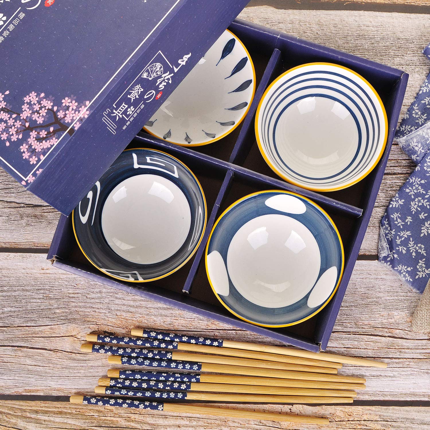 VanEnjoy Set of 4 Japanese Style Ceramic Rice Bowls with Chopsticks - Vintage Blue Hand-Painted Underglaze Dinnerware for Dessert, Snack, Cereal & Soup | Perfect for Asian Dining, Home Kitchen & Gift Giving