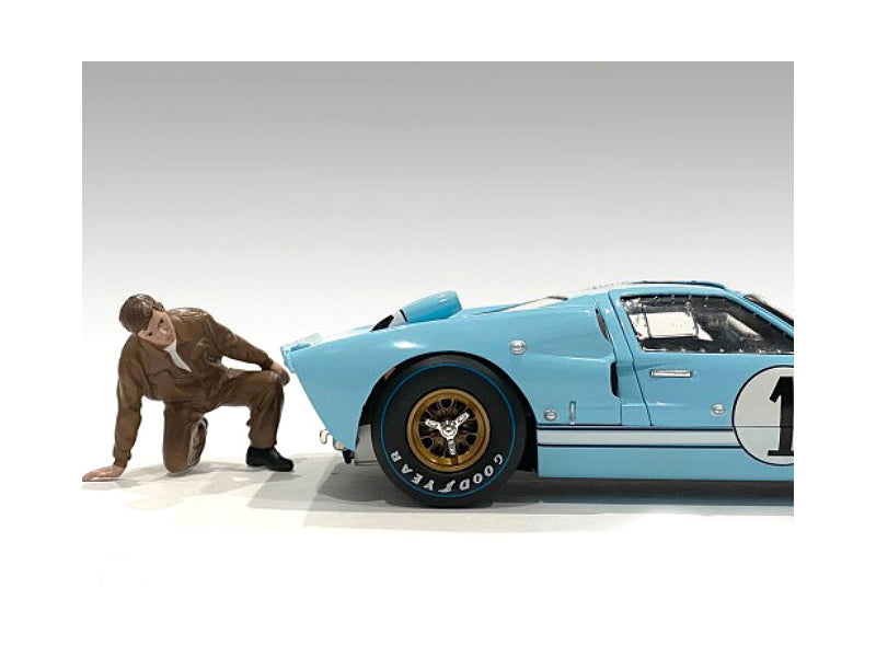 American Diorama 1/18 Scale Race Day 1 Figurine IV - Highly Detailed Collectible Model Car Figure for Racing Dioramas, Displays & Hobby Enthusiasts